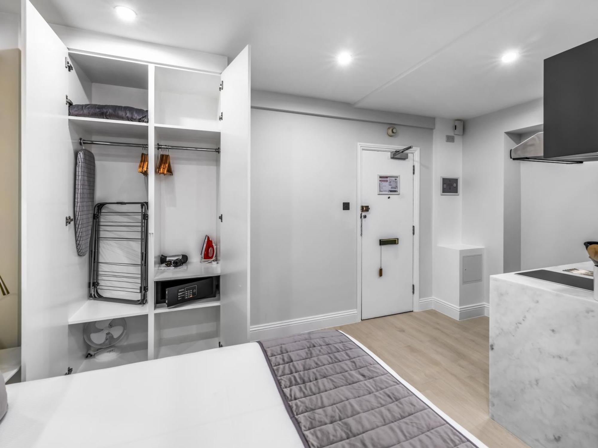 Apartment Chelsea Cloisters Serviced