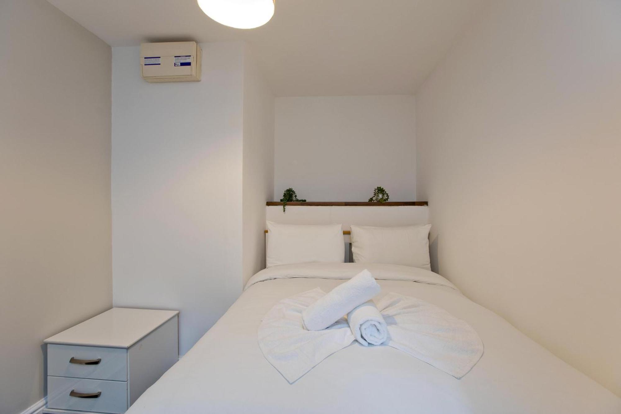 Imperial Corner House-whitechapel * London