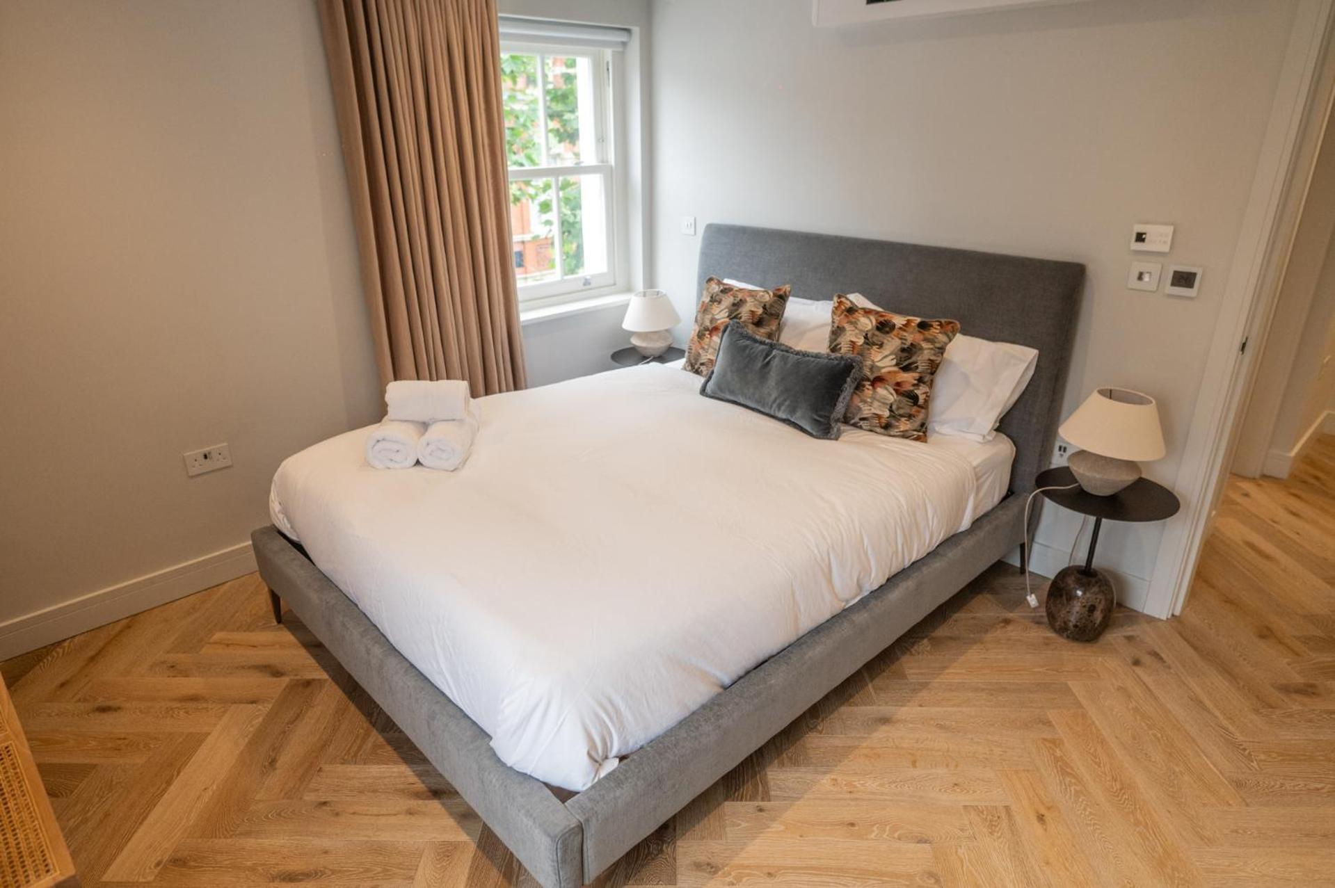 Apartment Modern 2 Bed Charlotte Street On 3rd Floor