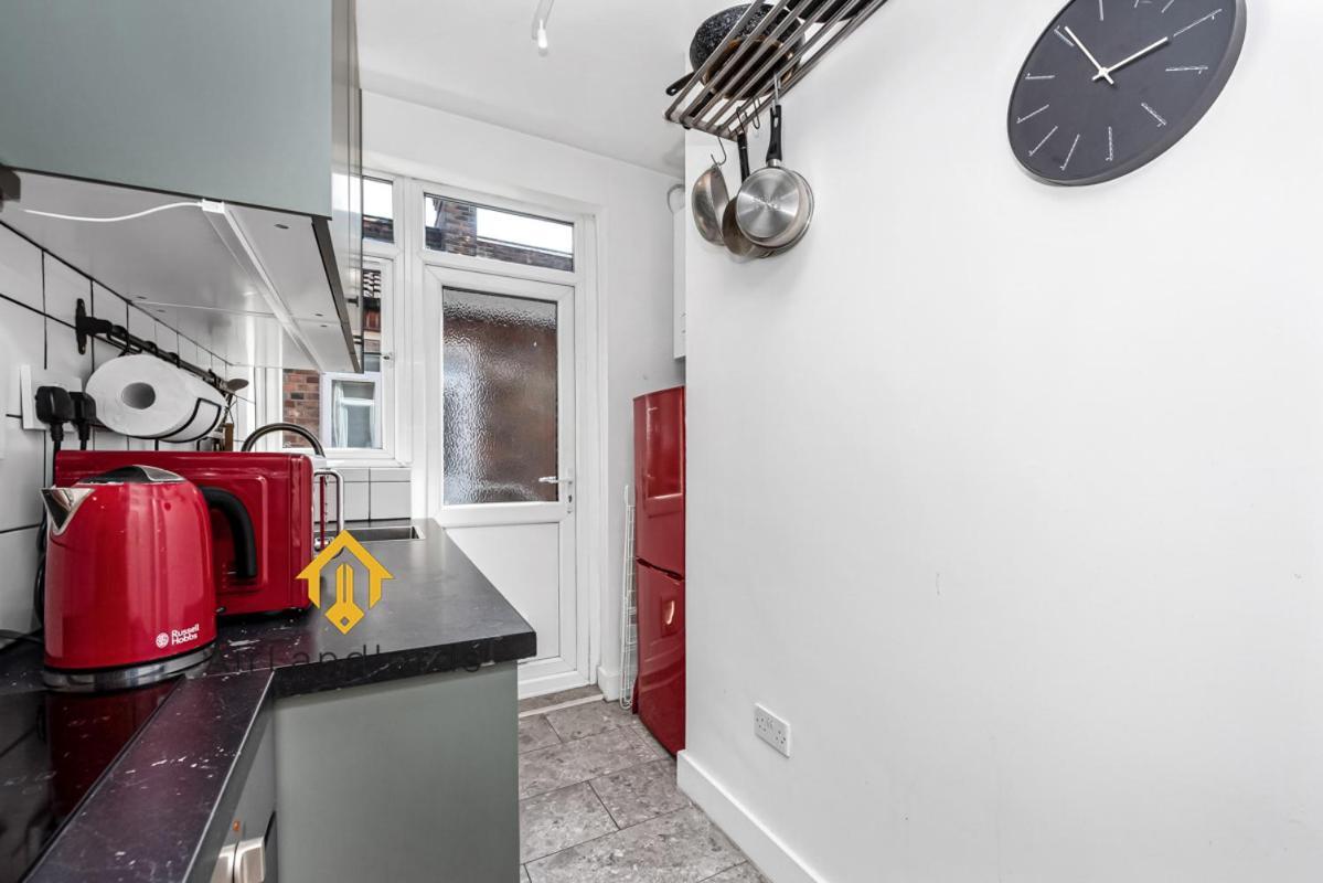 Unique 2 Bedroom Flat In Heart Of Walthamstow Apartment London