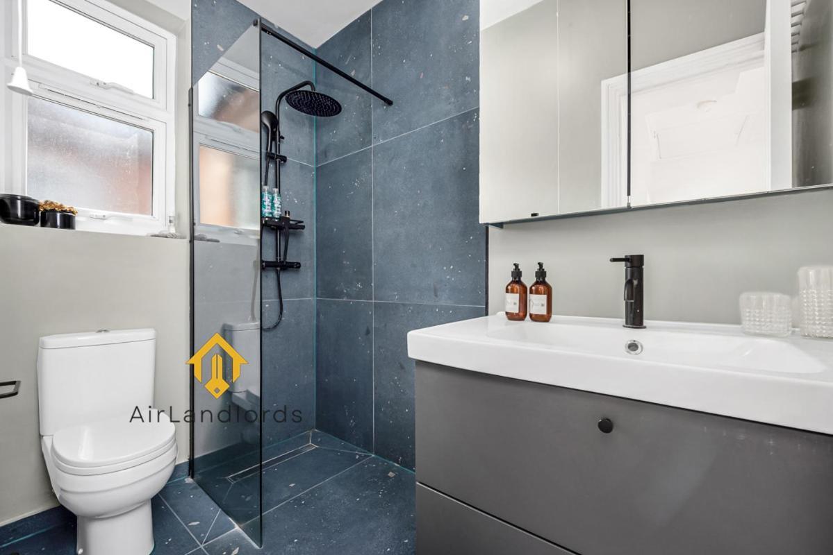 Unique 2 Bedroom Flat In Heart Of Walthamstow Apartment London