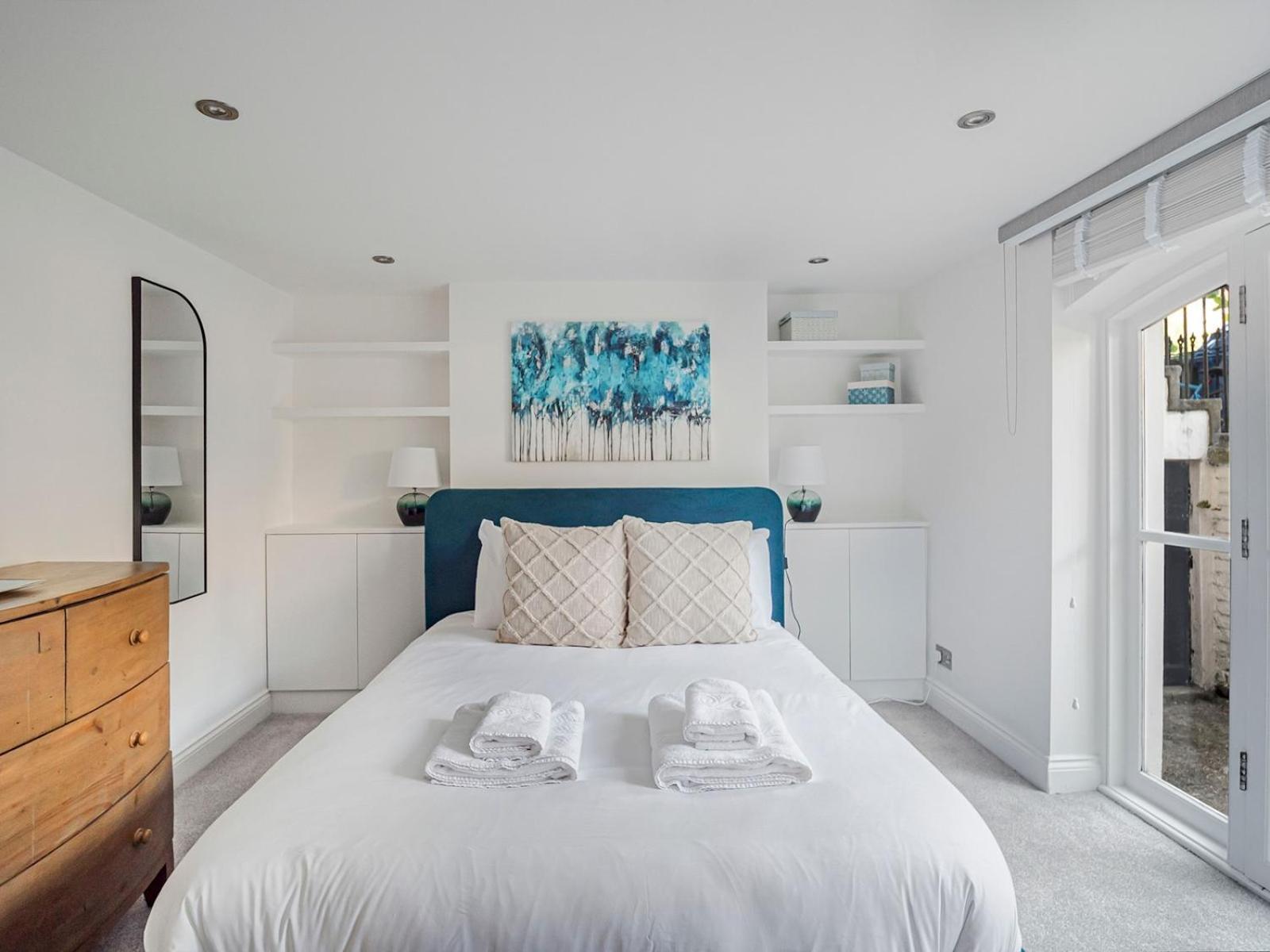 Stylish Maisonette Pass The Keys Londen