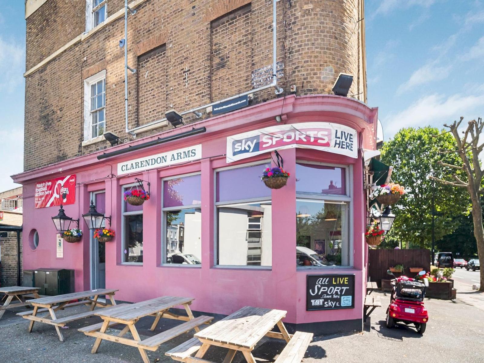 Stylish Maisonette Pass The Keys Londen