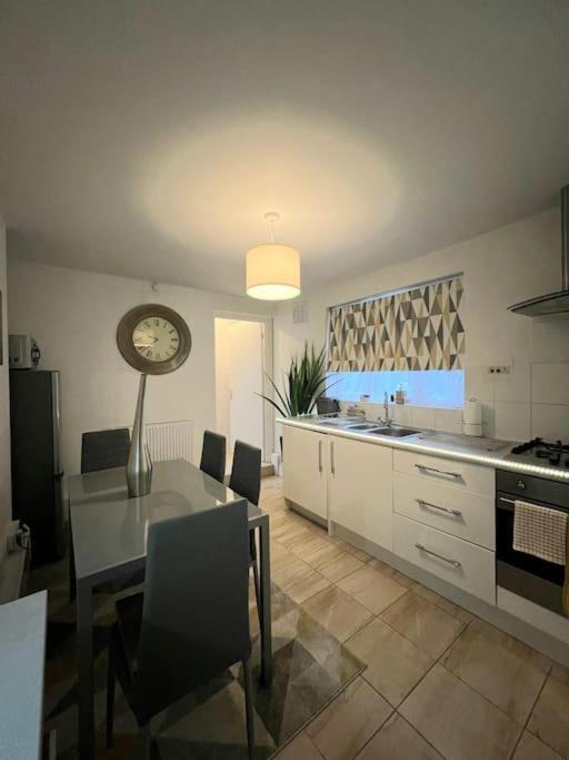 Oasis Stunning 1 Bed In Battersea Apartment London