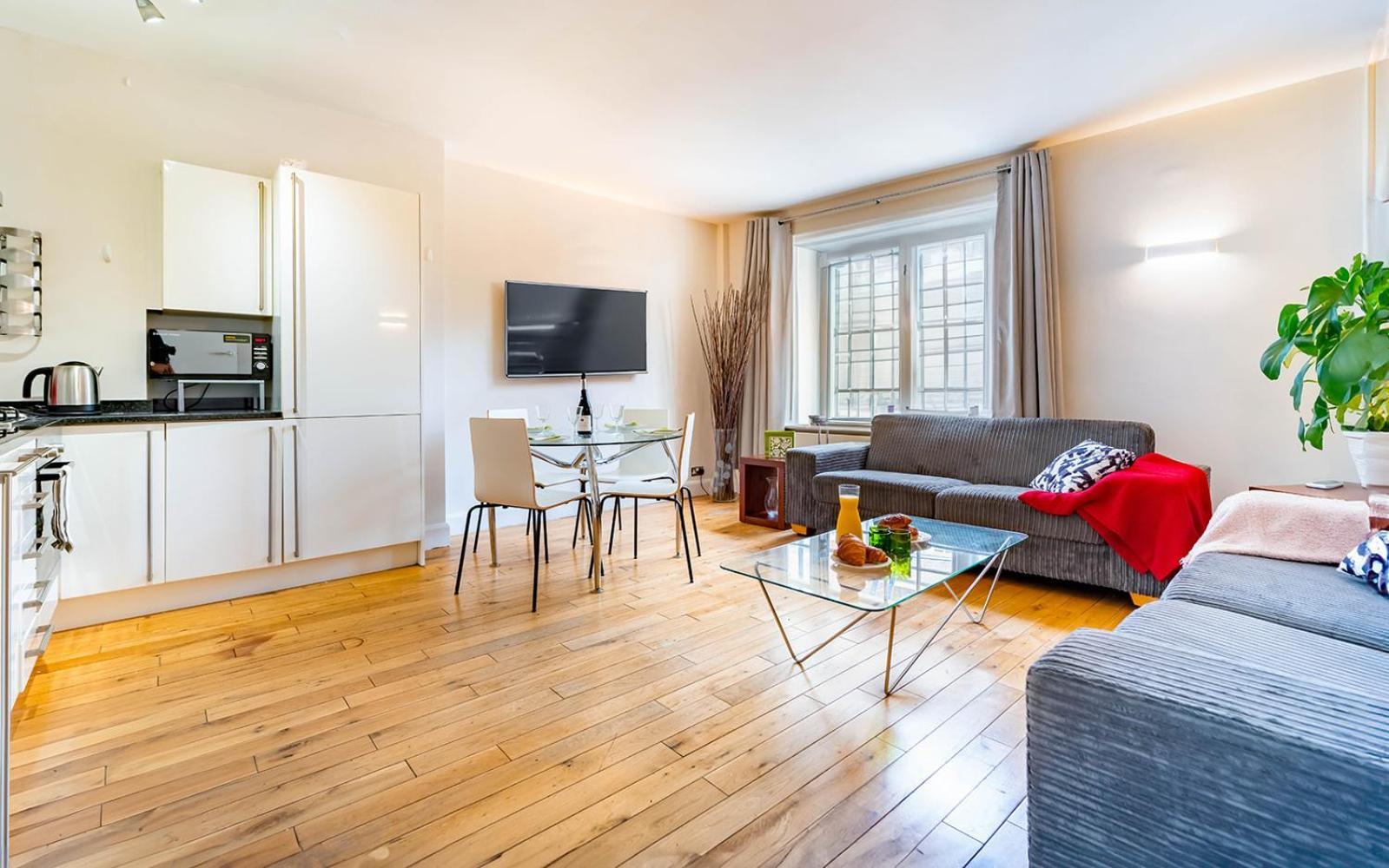 Spacious With A Balcony In Prime Location In Farringdon Appartamento *