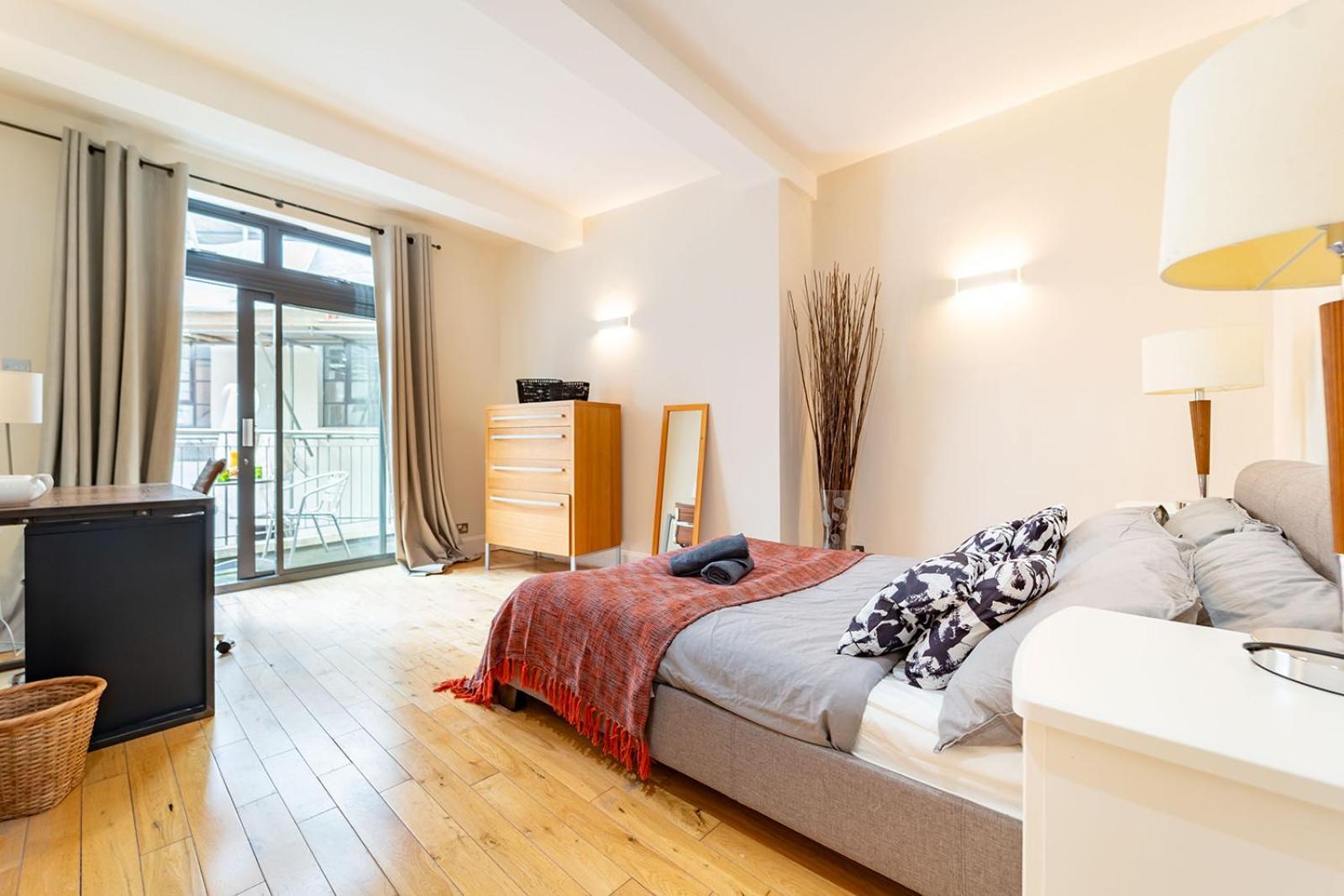 Appartamento Spacious With A Balcony In Prime Location In Farringdon *