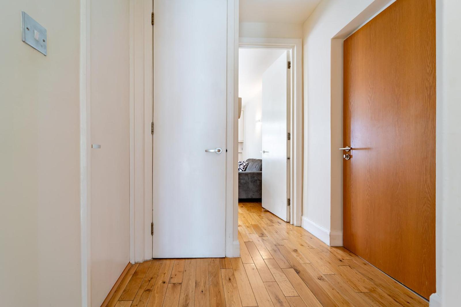 Spacious With A Balcony In Prime Location In Farringdon Appartamento