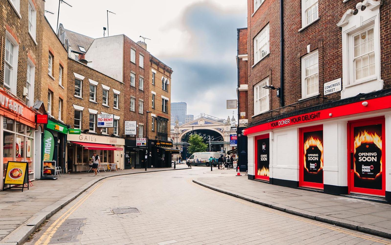 Spacious With A Balcony In Prime Location In Farringdon * Londra