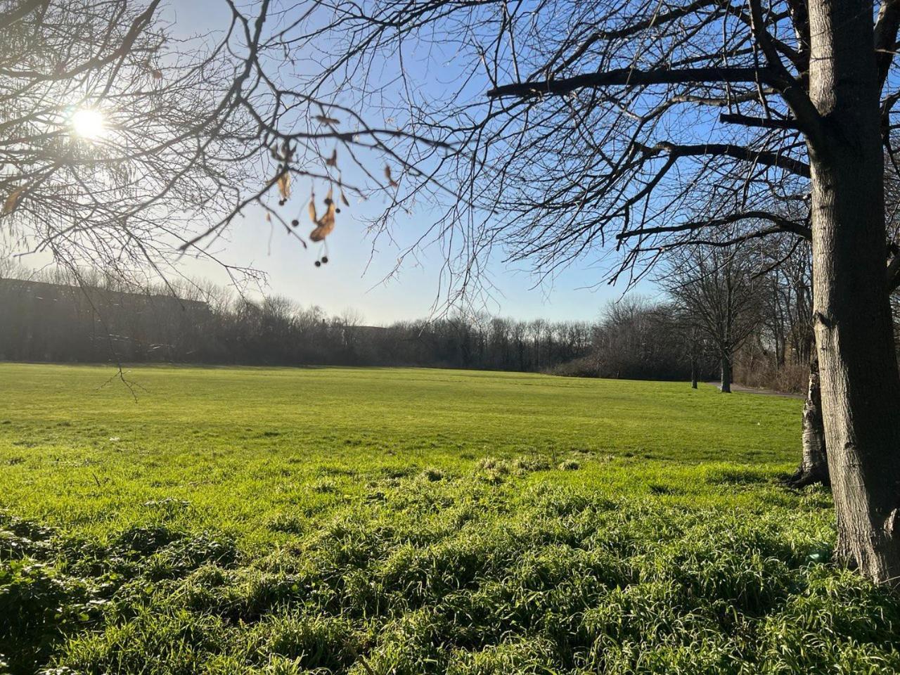 Apartment Comfort: 2-bedroom Flat With Parking And Transport Links London