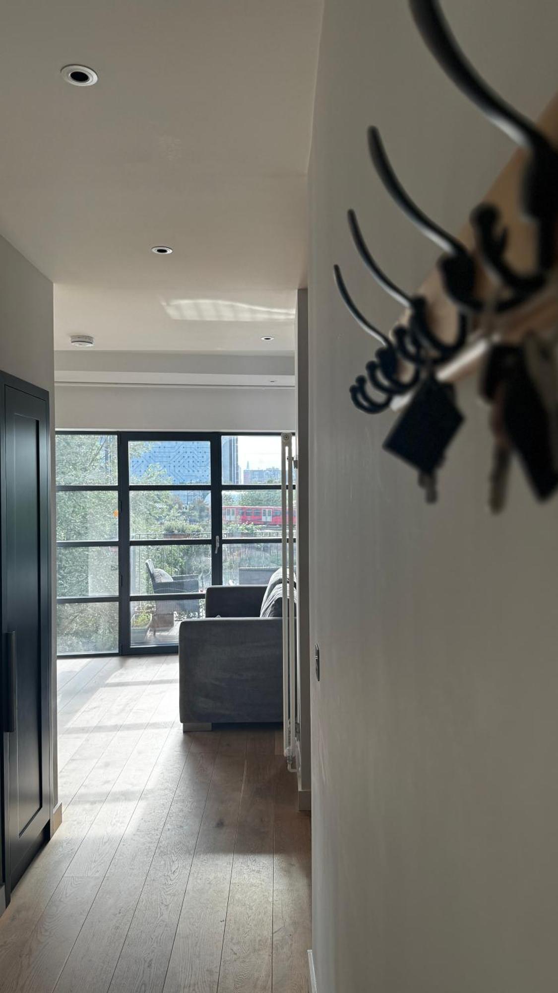 Island 1 Bedroom Luxury Apartments, Private Balcony London