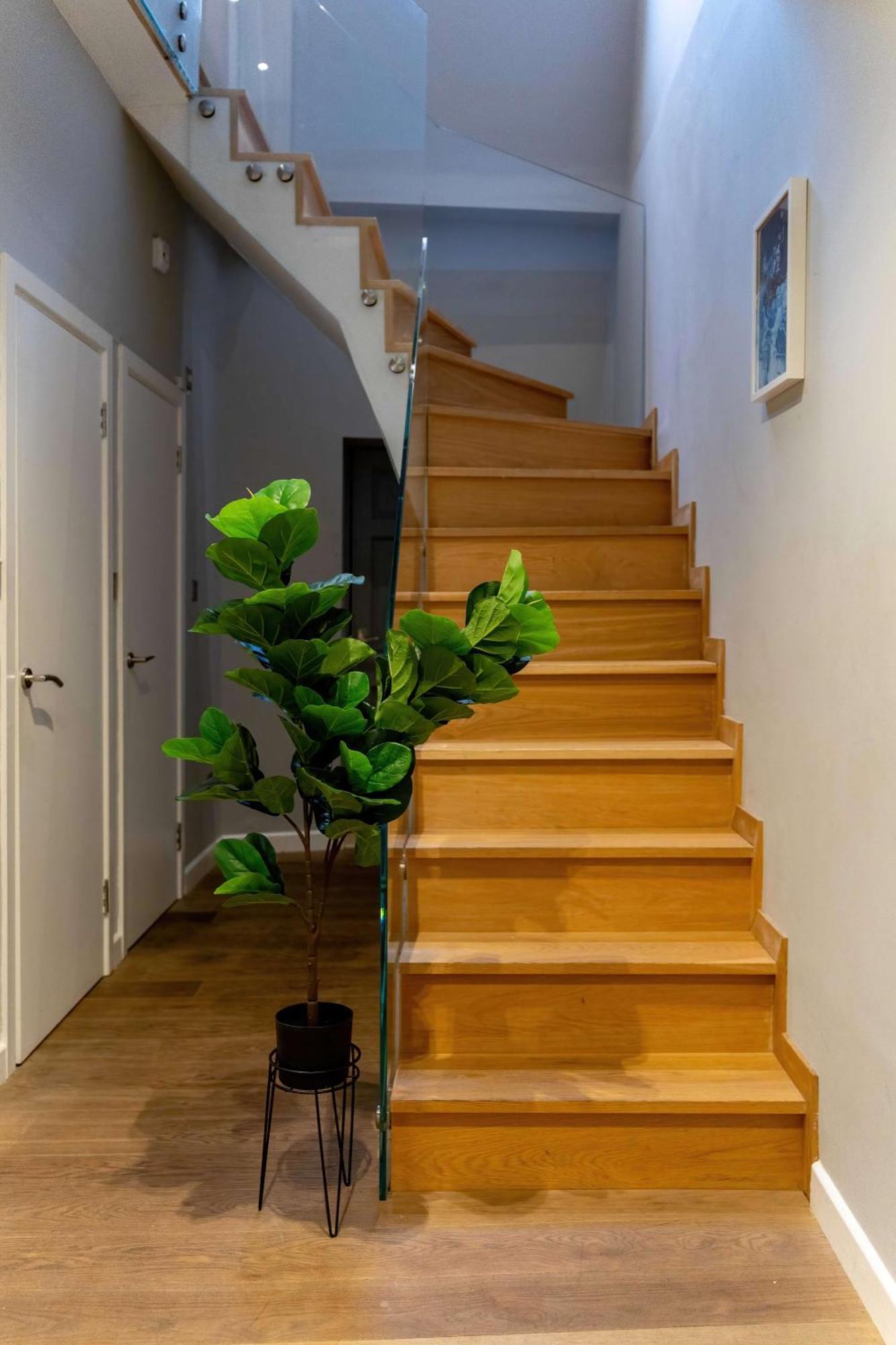 Camden Coach House By Livestay Short Lets & Serviced With Terrace Retreat & Parking Vakantiehuis Londen