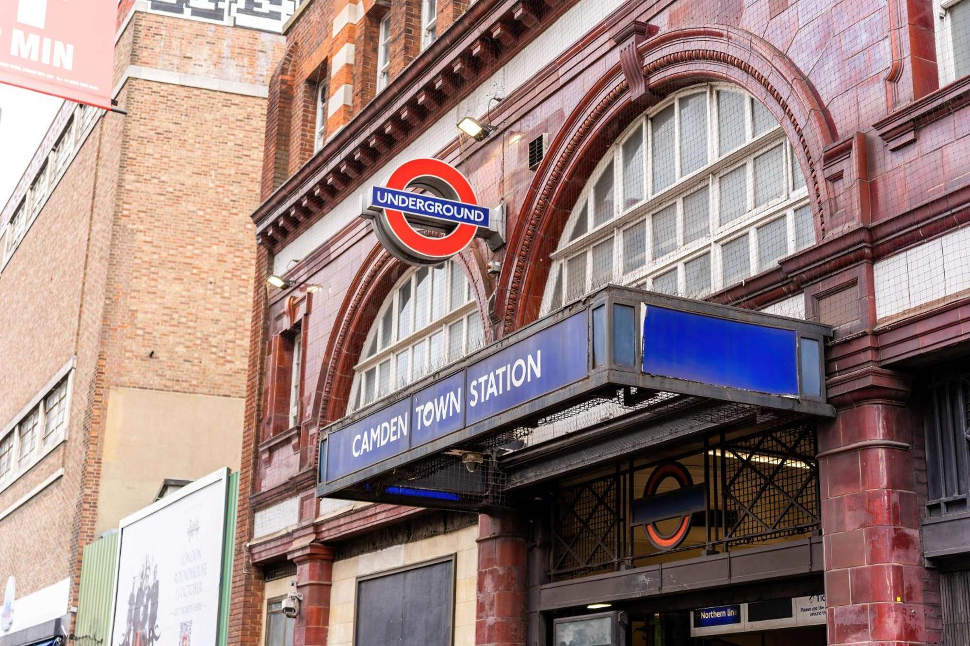 Vakantiehuis Camden Coach House By Livestay Short Lets & Serviced With Terrace Retreat & Parking *