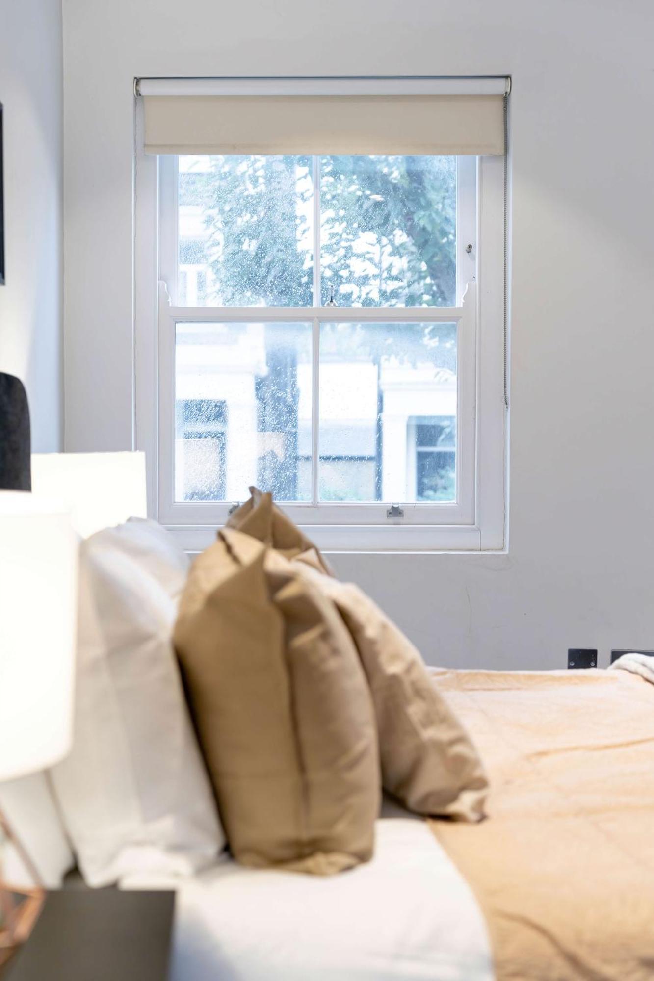 Camden Coach House By Livestay Short Lets & Serviced With Terrace Retreat & Parking Londen
