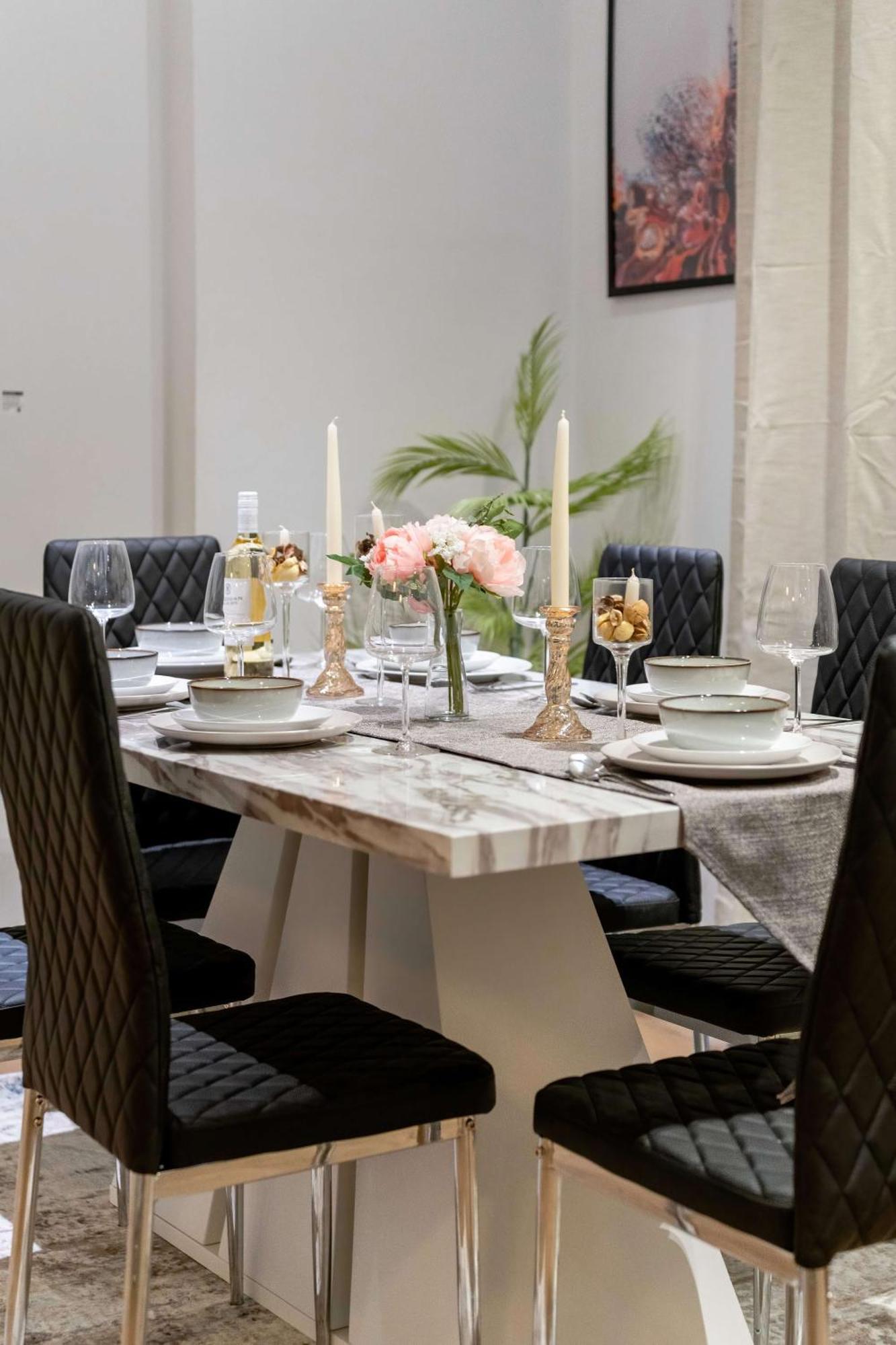 Camden Coach House By Livestay Short Lets & Serviced With Terrace Retreat & Parking Vakantiehuis Londen