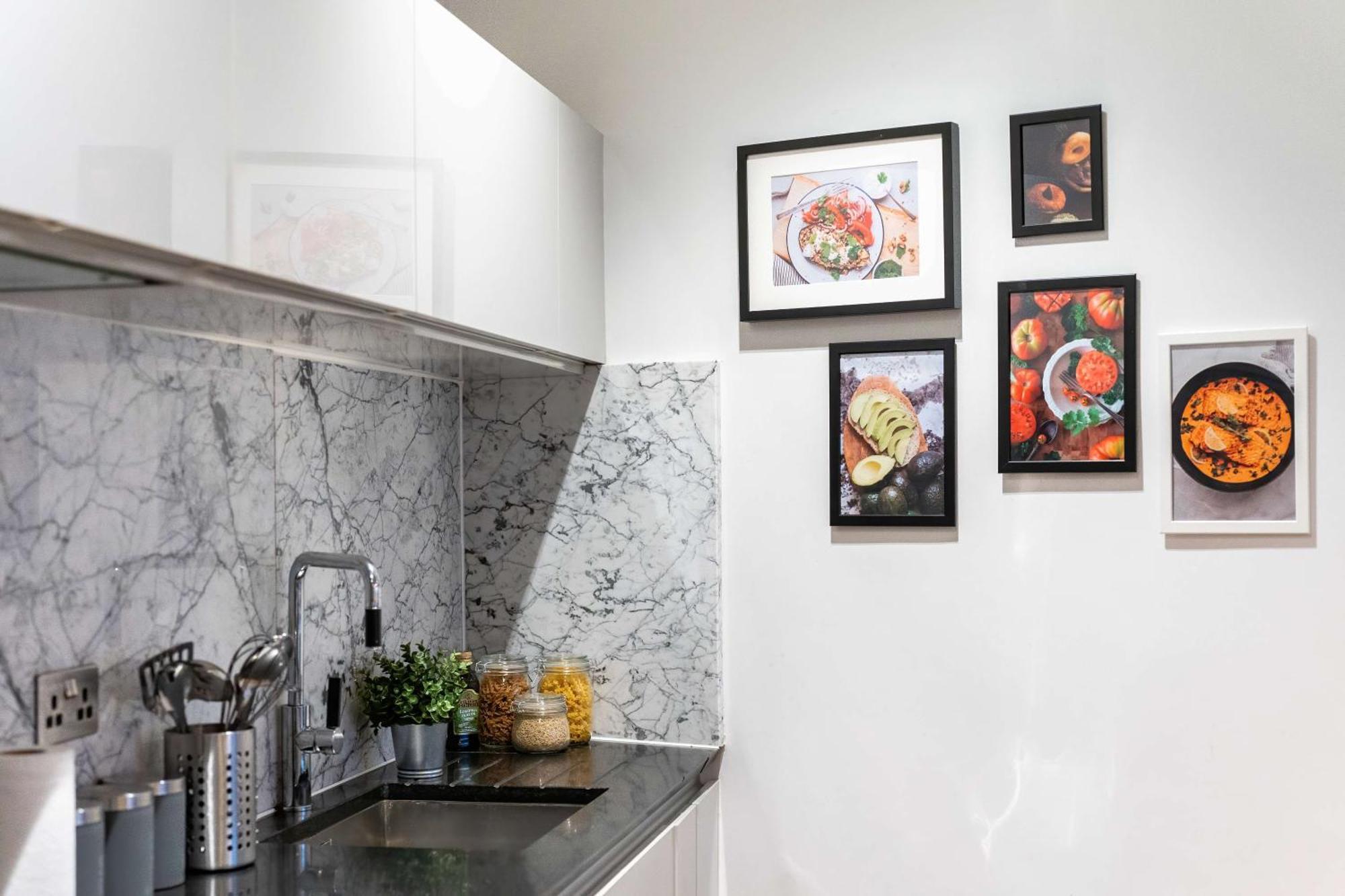 Vakantiehuis Camden Coach House By Livestay Short Lets & Serviced With Terrace Retreat & Parking