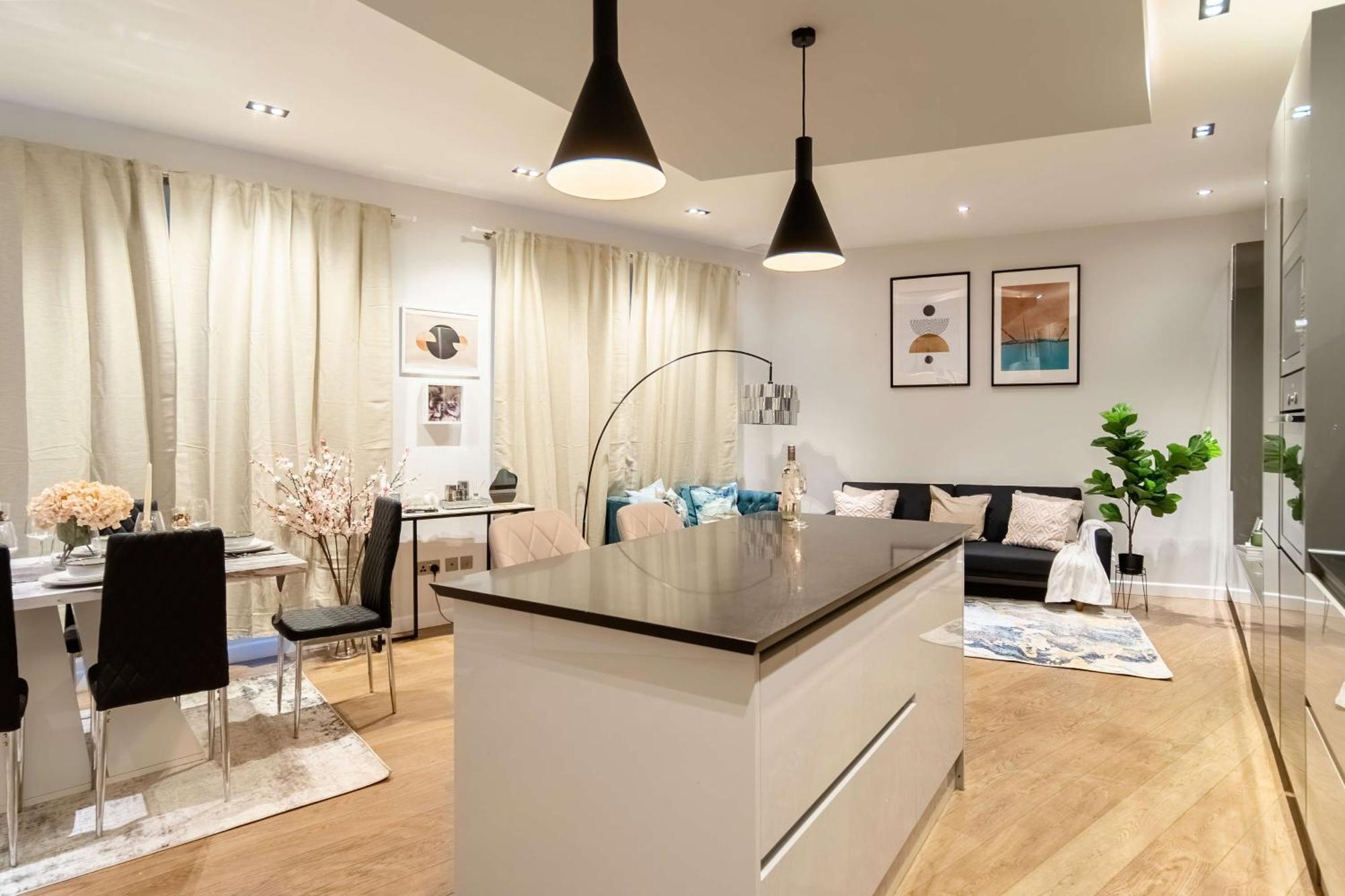 Camden Coach House By Livestay Short Lets & Serviced With Terrace Retreat & Parking Vakantiehuis