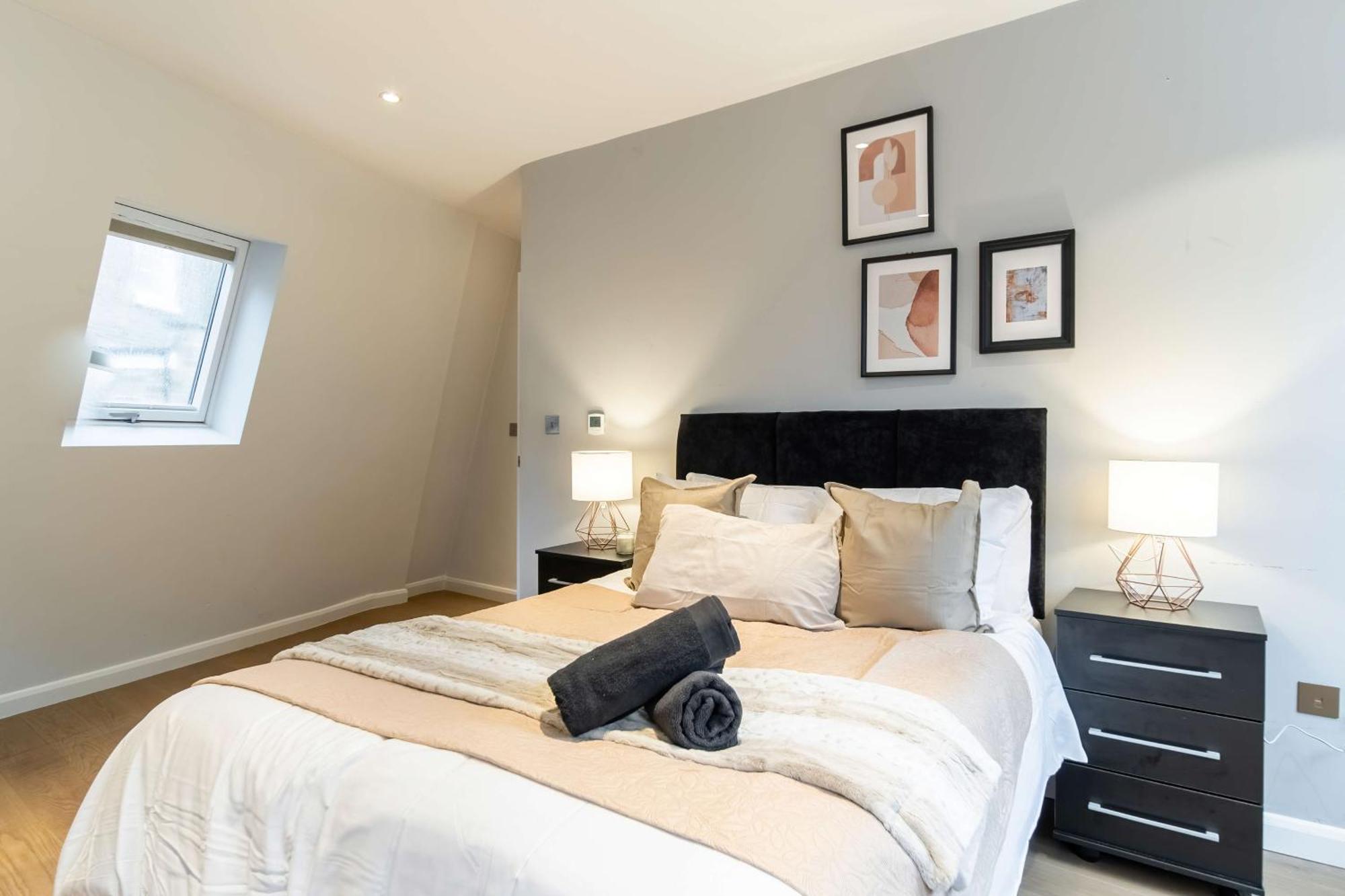 Vakantiehuis Camden Coach House By Livestay Short Lets & Serviced With Terrace Retreat & Parking