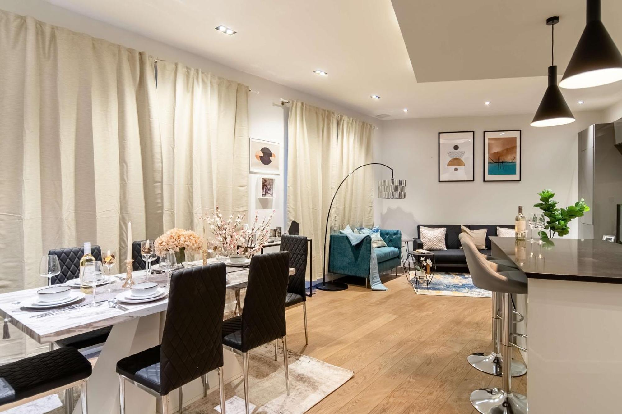 Vakantiehuis Camden Coach House By Livestay Short Lets & Serviced With Terrace Retreat & Parking Londen