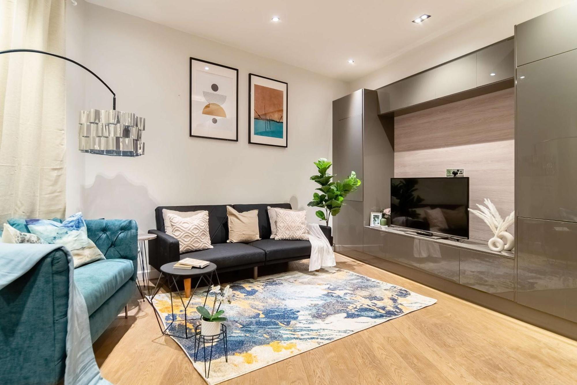 Camden Coach House By Livestay Short Lets & Serviced With Terrace Retreat & Parking Vakantiehuis