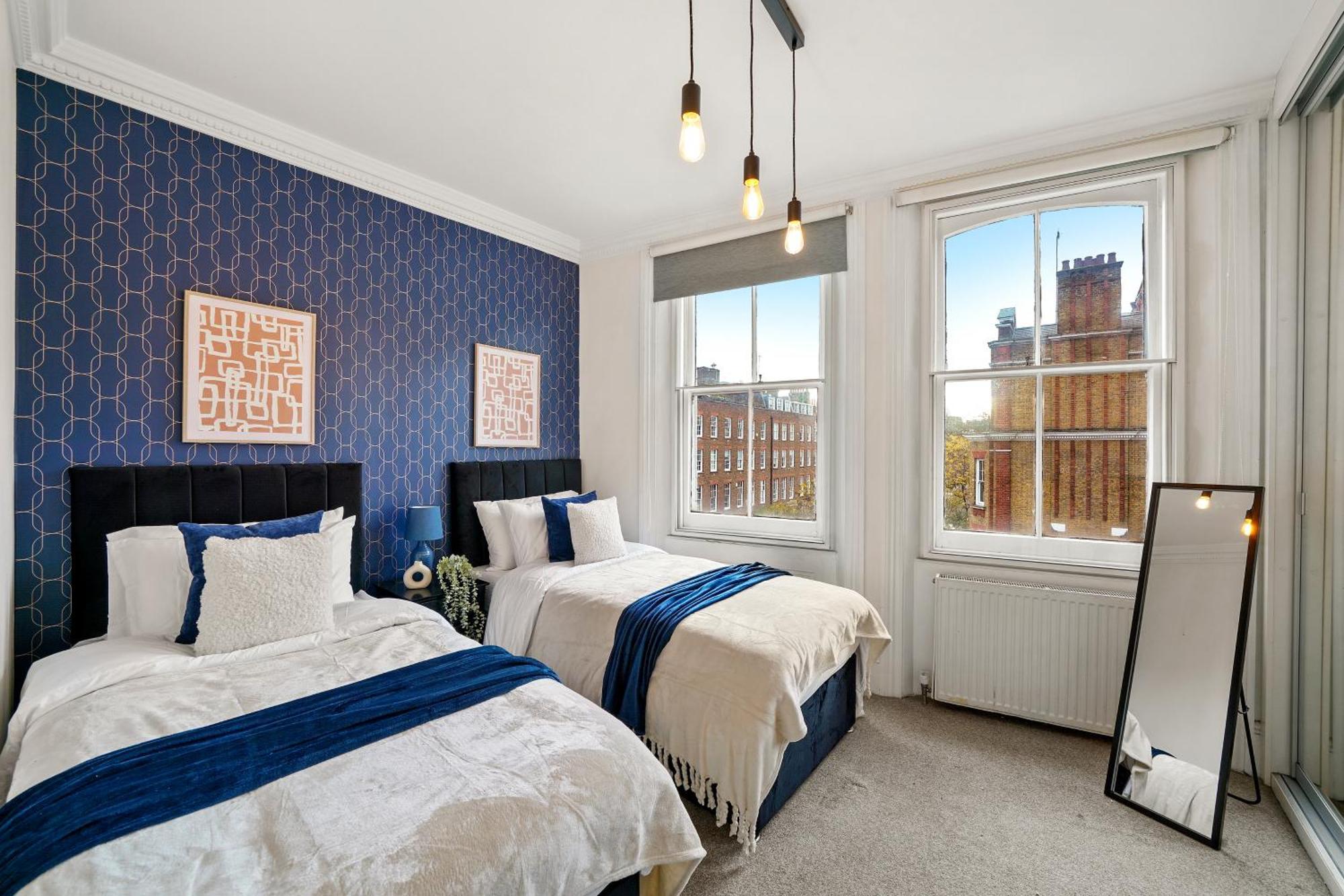 Apartment Delightful Flat In - Sleeps 6 *