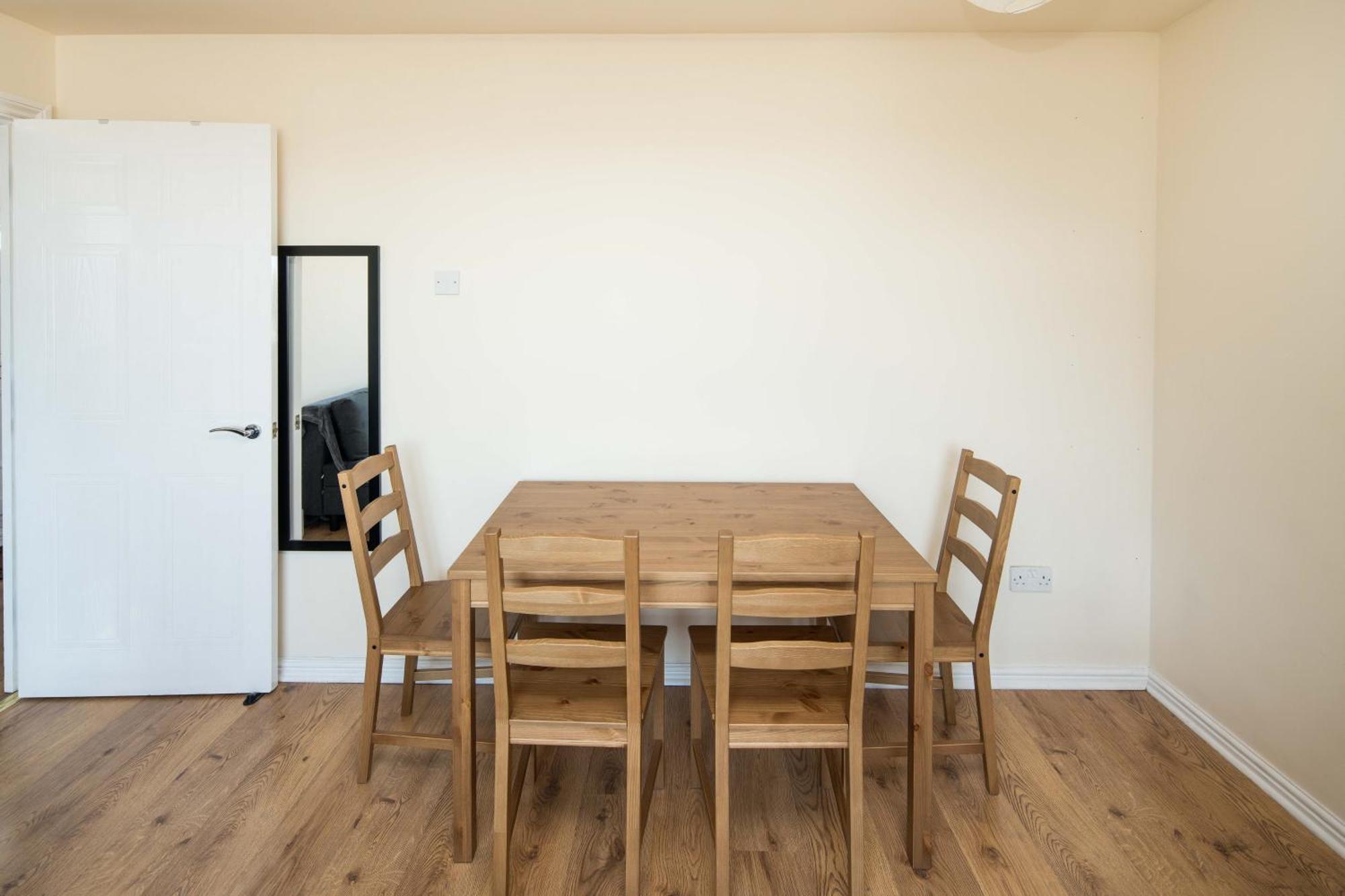 Apartment 2bd Flat - Buzz & Parkside Serenity