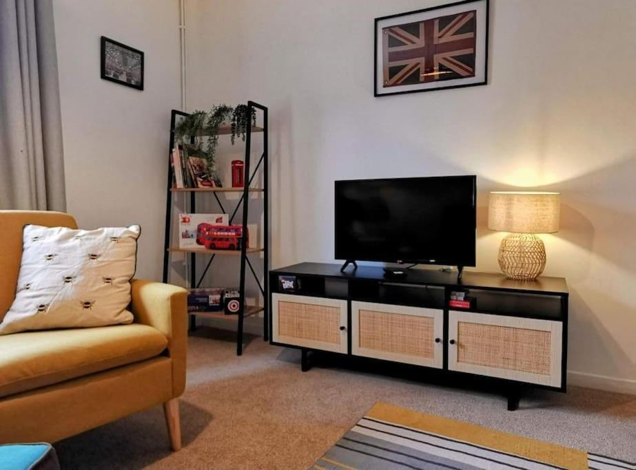 4 Bedroom Family On Piccadilly Line London