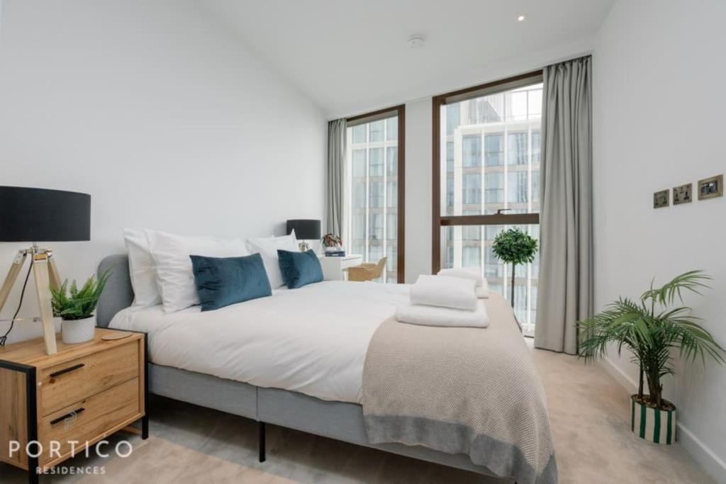 Stunning 2-bed With Pool In Nine Elms Appartement Londen
