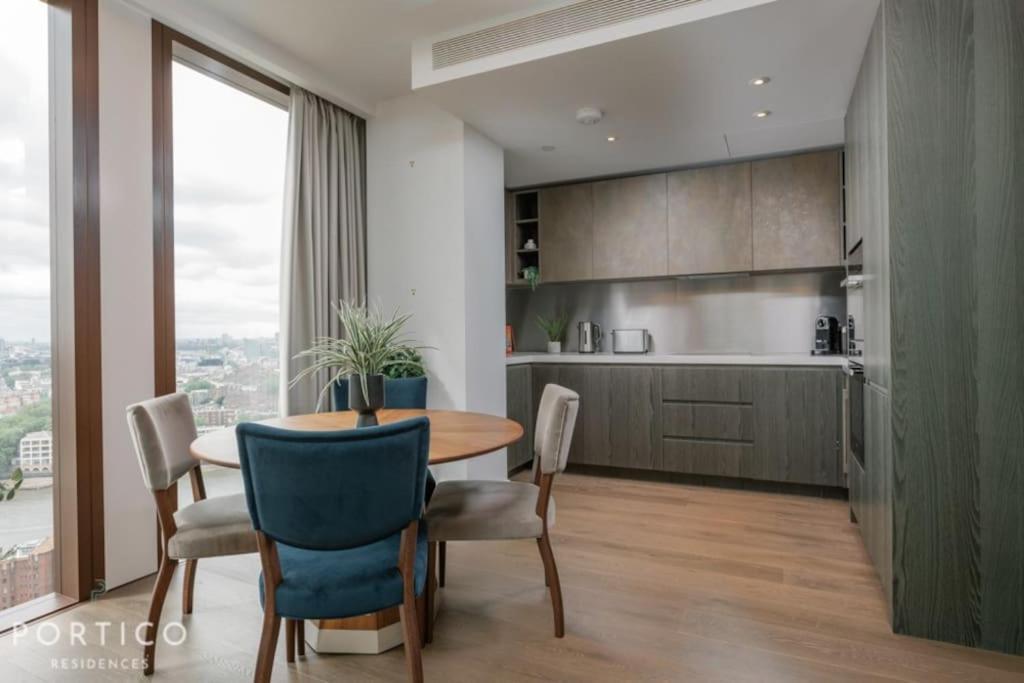 Stunning 2-bed With Pool In Nine Elms Londen