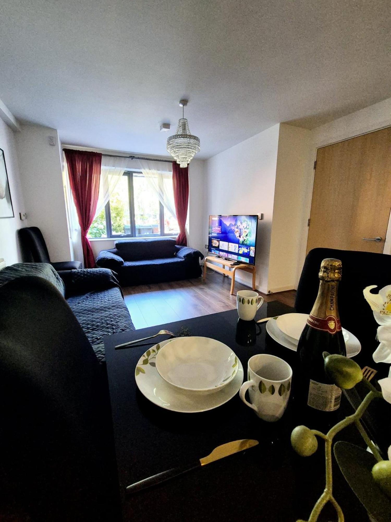 Holiday home Explore London: 2 Bedroom House In Wood *
