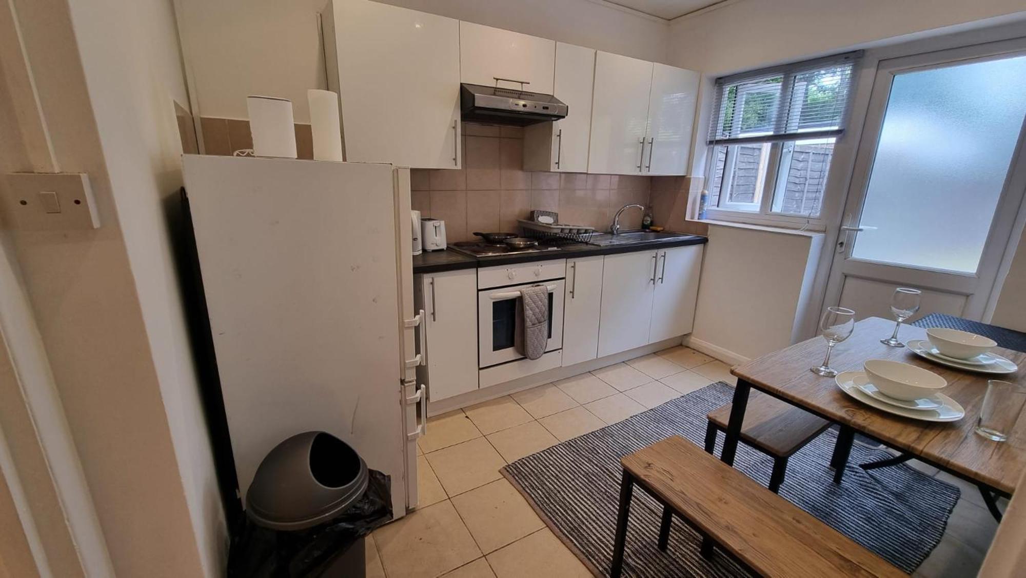 2 Bed Ground Floor Flat With Garden Next To Turnpike Lane Tube & Bus Apartment *