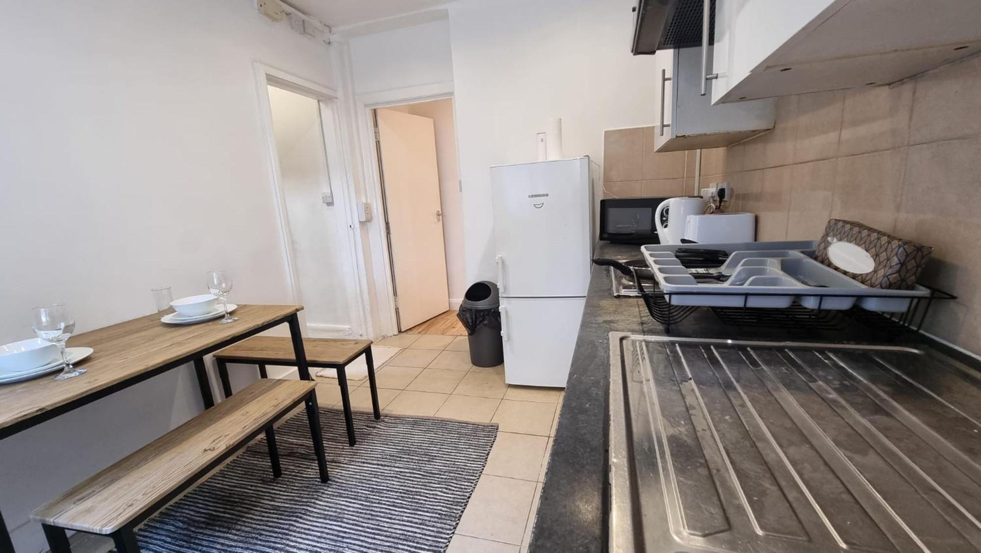 2 Bed Ground Floor Flat With Garden Next To Turnpike Lane Tube & Bus Apartment *