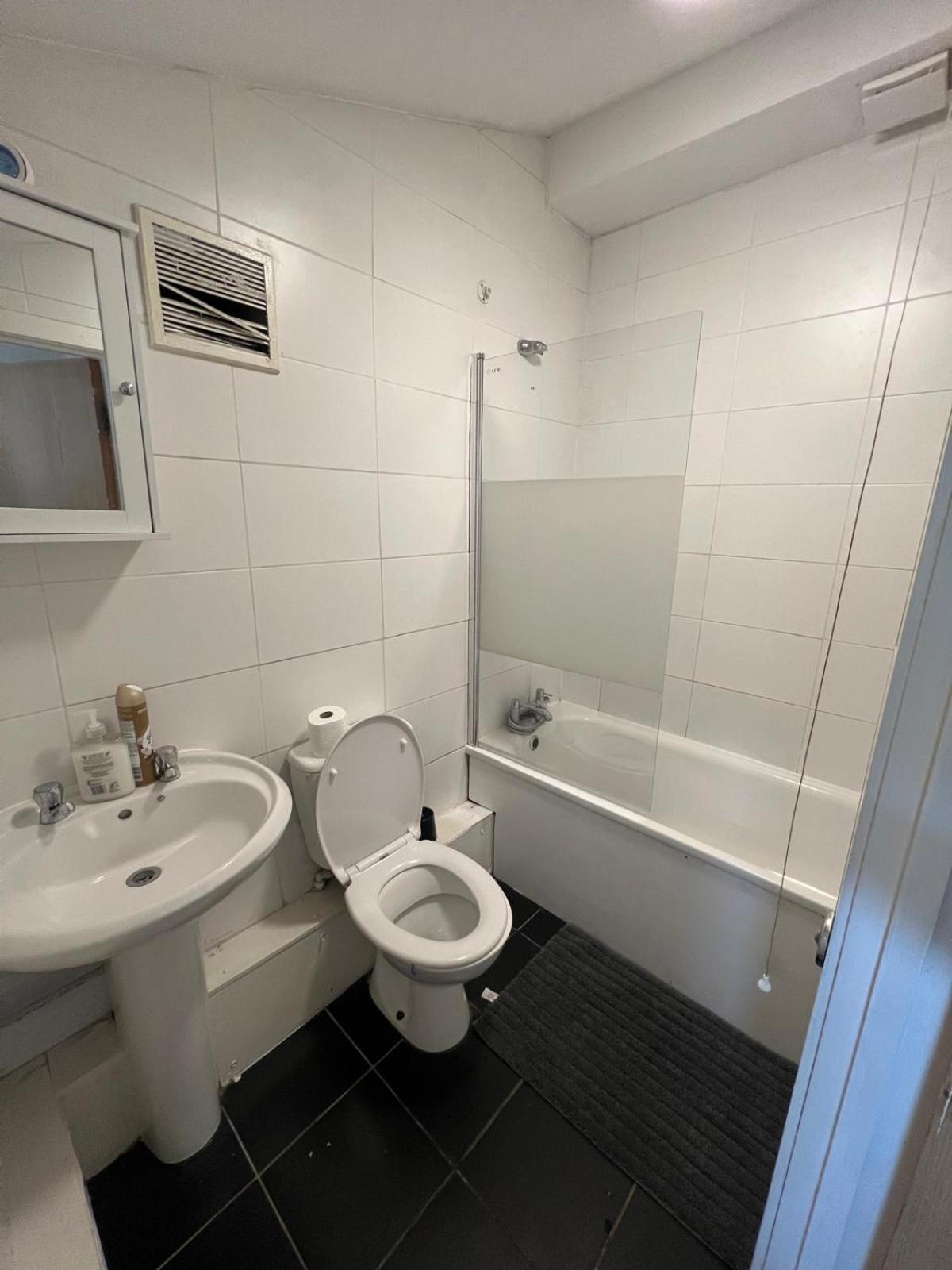Appartamento The Big 3 Bedroom House 2 Bathrooms Londra