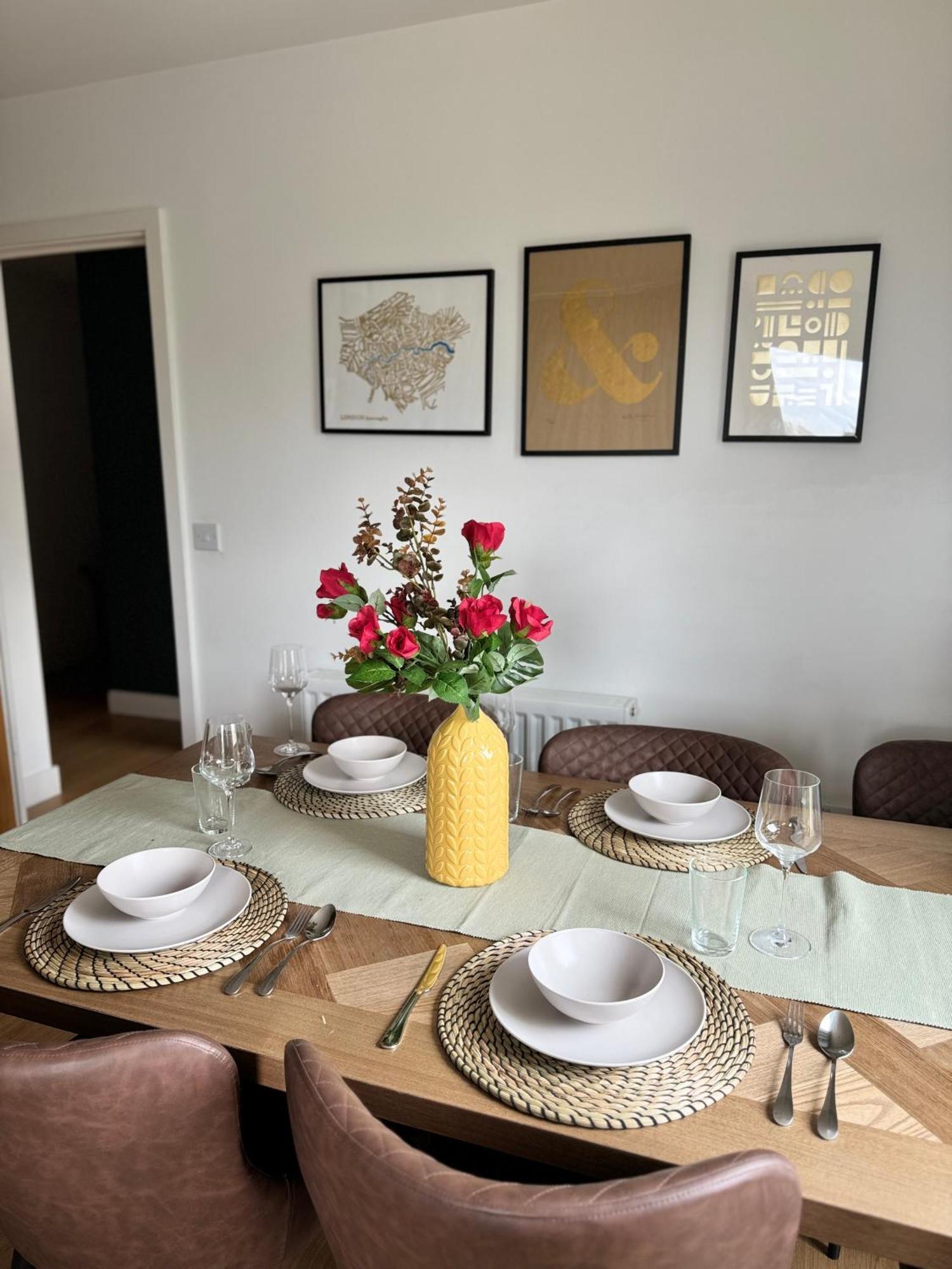 Stylish 3 Bed Near Downtown & Free Parking Lägenhet *