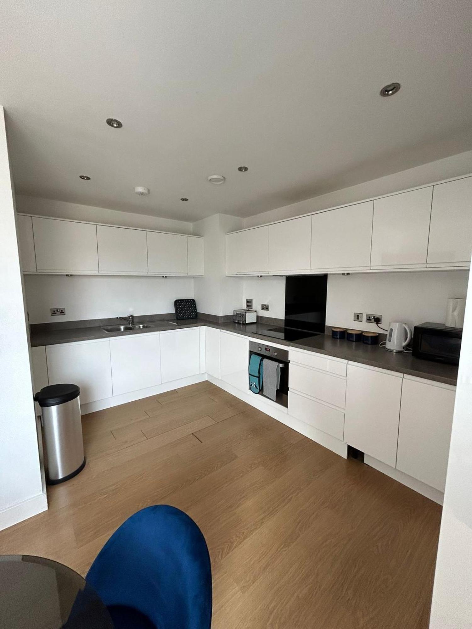 Stylish 3 Bed Near Downtown & Free Parking Lägenhet *