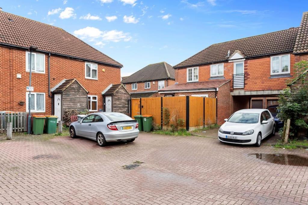 Vakantiehuis Cozy 3-bed House Near Lcy & Excel Ideal For Groups & Families *