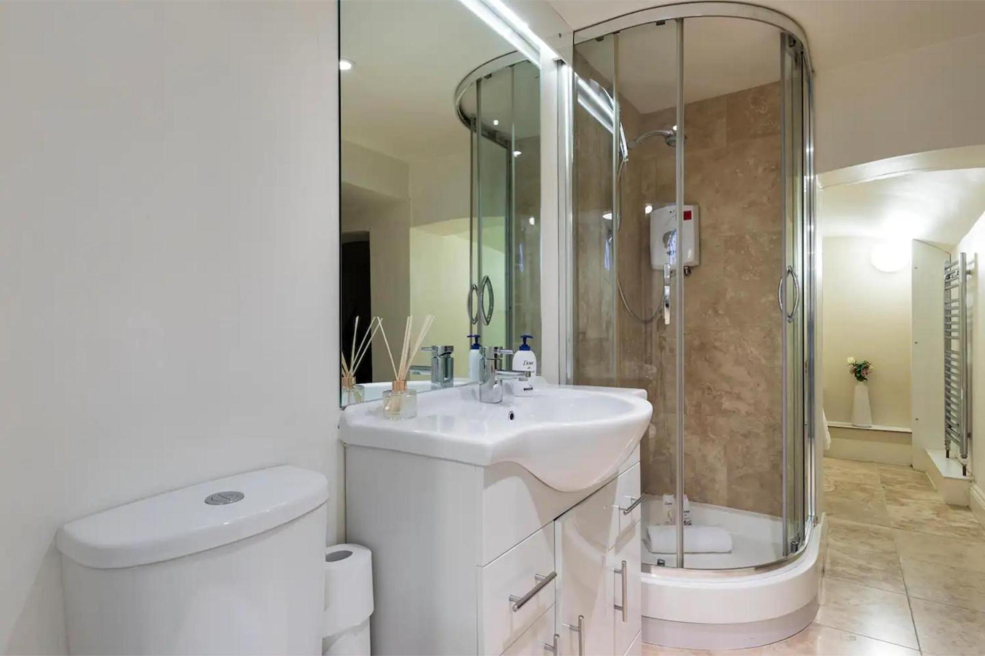 Lägenhet Gorgeous & Modern 2 Bedroom Sleeps Six In Earl's Court London
