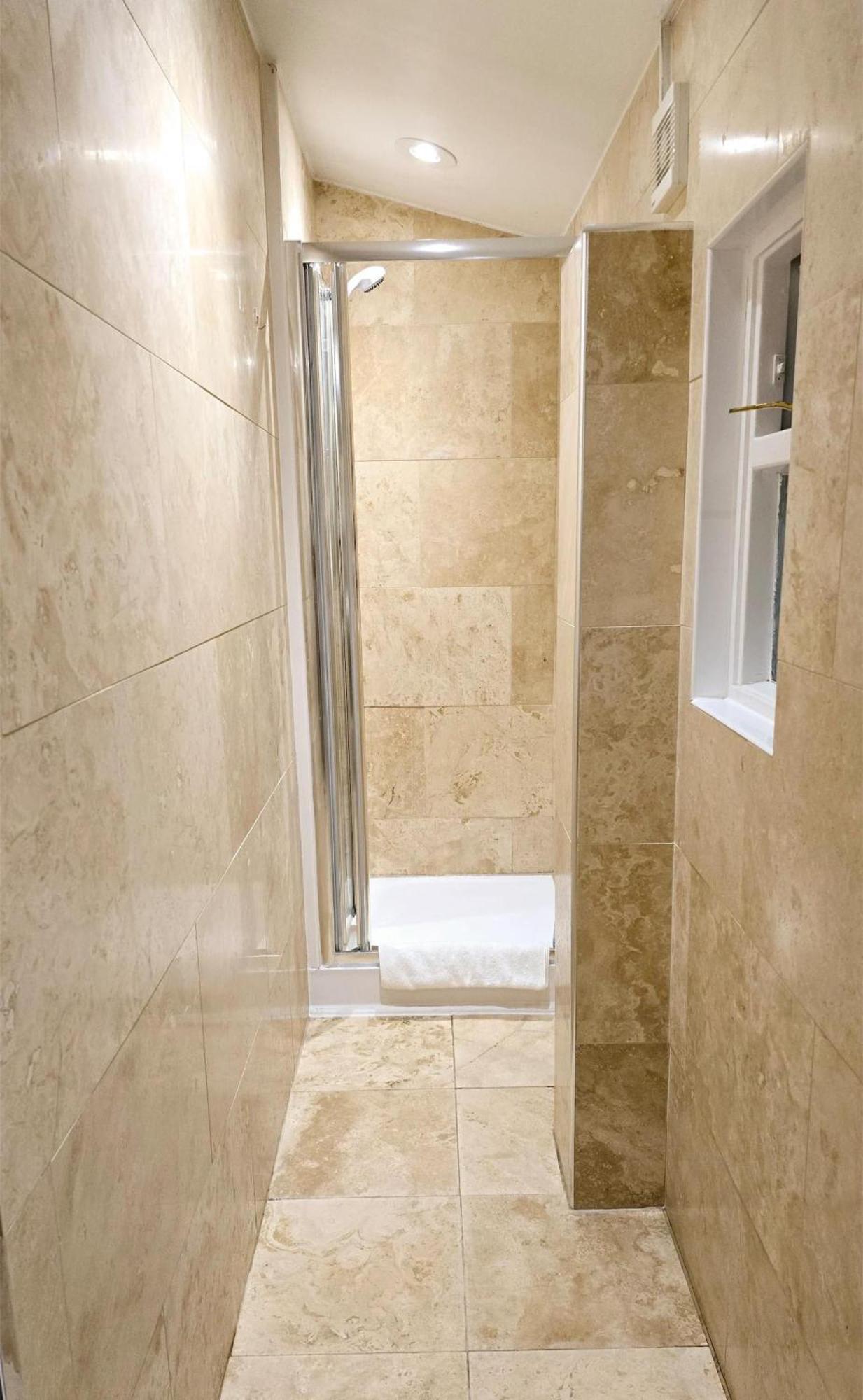 Gorgeous & Modern 2 Bedroom Sleeps Six In Earl's Court Lägenhet