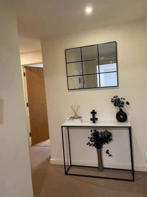 Two Bedroom House By Brookland Serviced Short Lets With Free Wifi & Parking * Londen