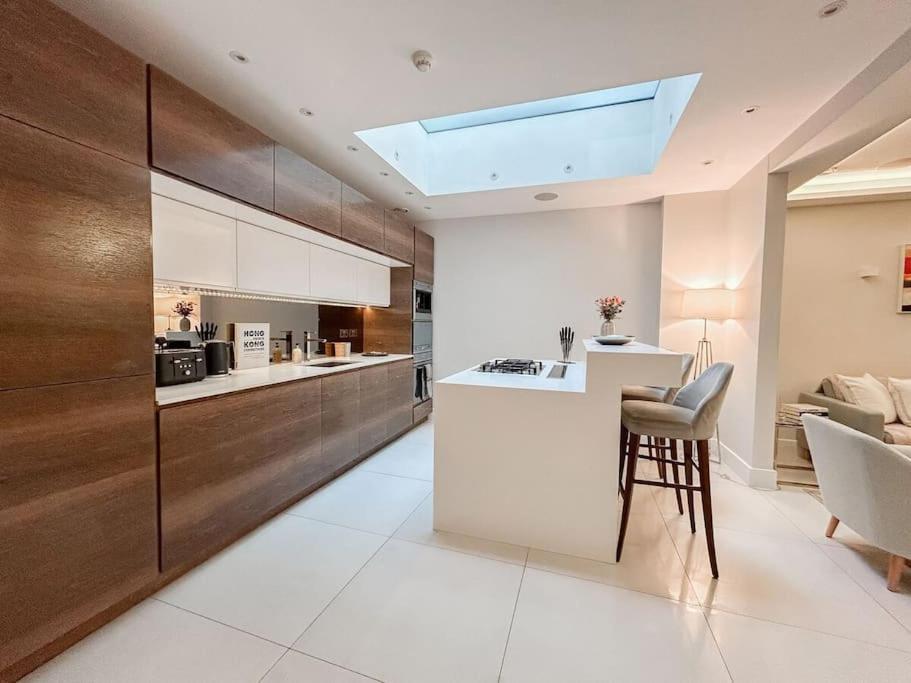 Stylish And Spacious In Prime *