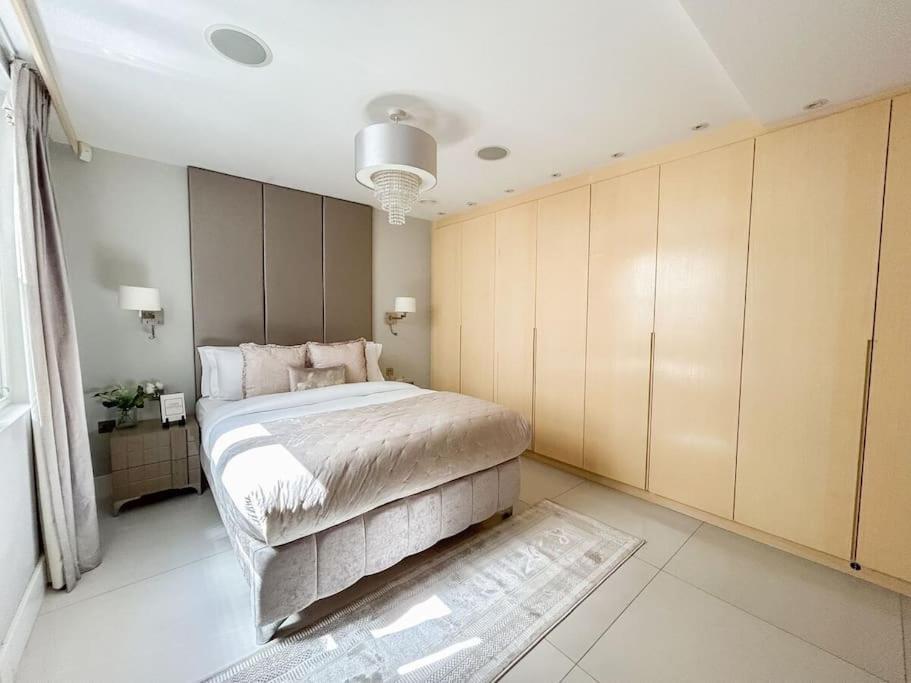 Stylish And Spacious In Prime London