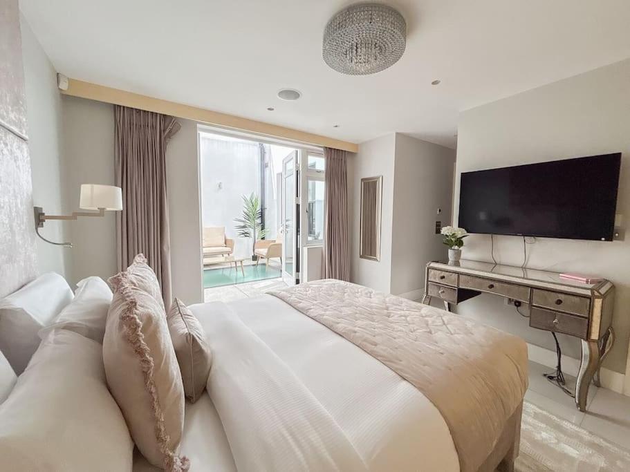 Stylish And Spacious In Prime