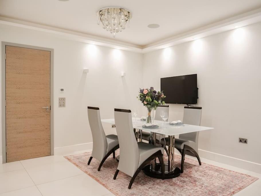 Stylish And Spacious In Prime