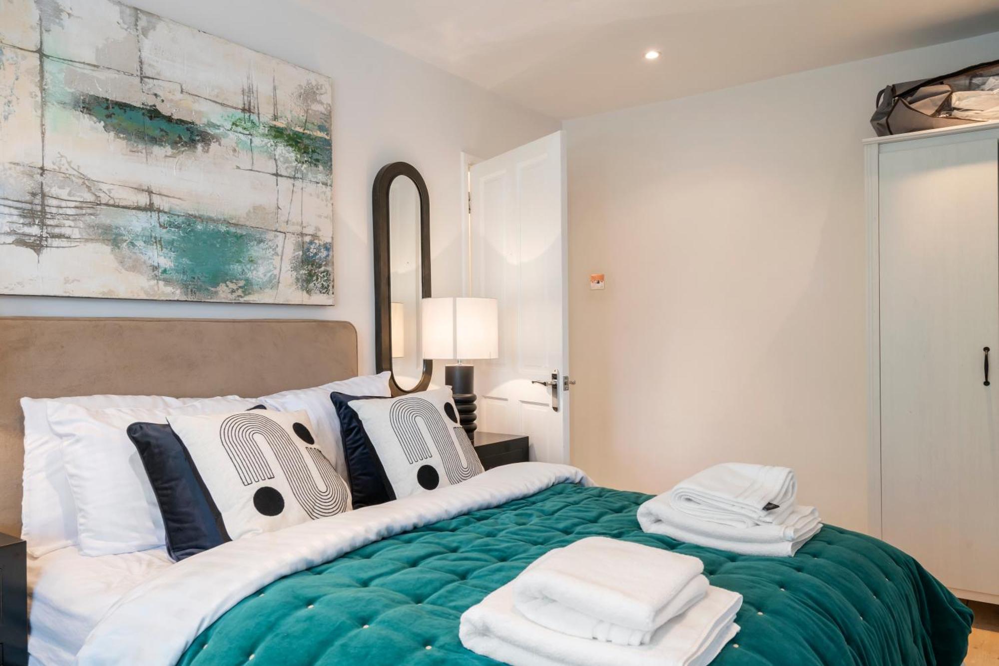 Holiday home Entire House In Wimbledon London