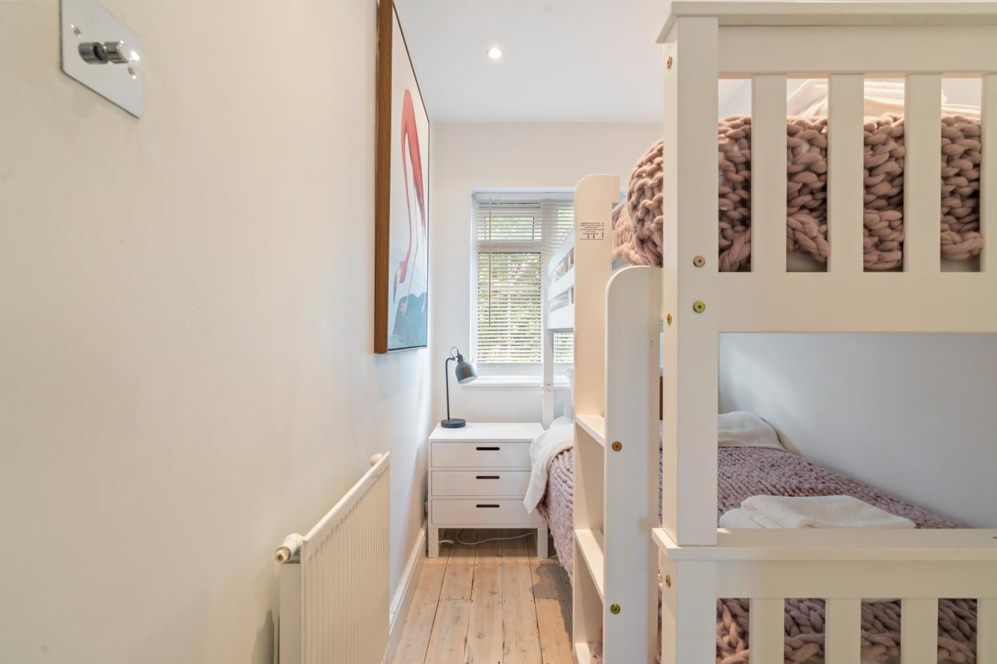 Entire House In Wimbledon Holiday home *