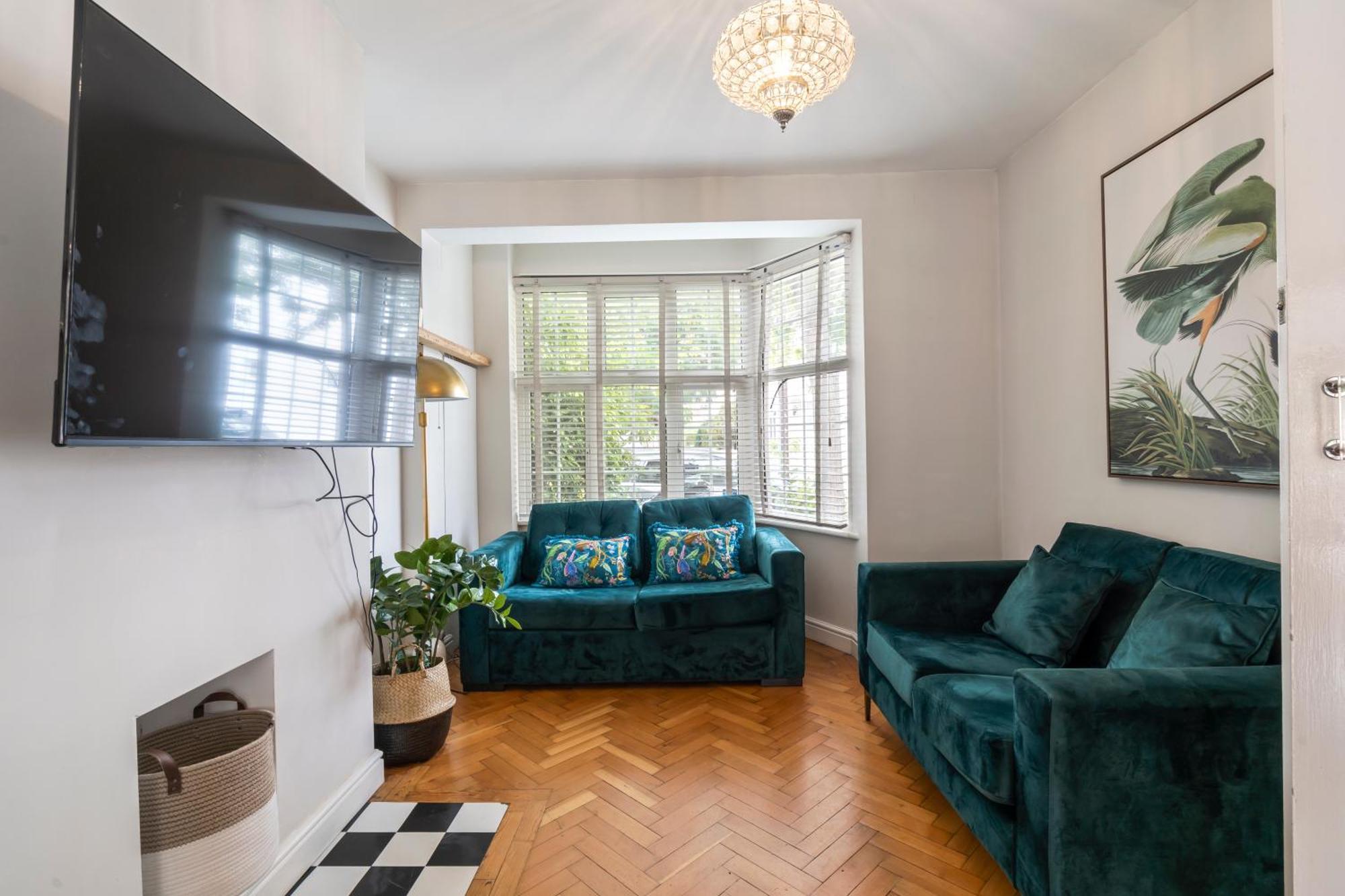 Entire House In Wimbledon Holiday home *