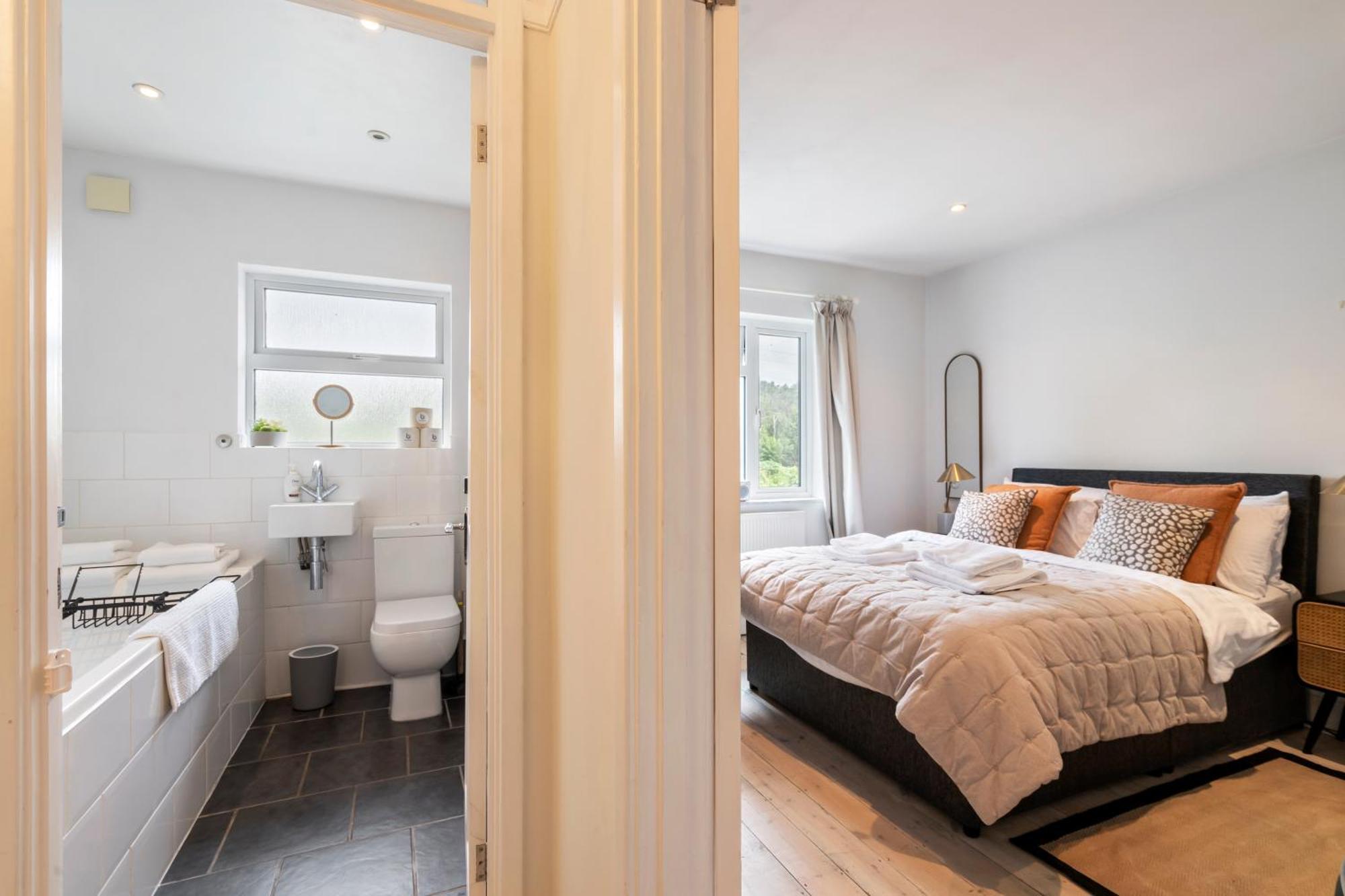 Holiday home Entire House In Wimbledon London
