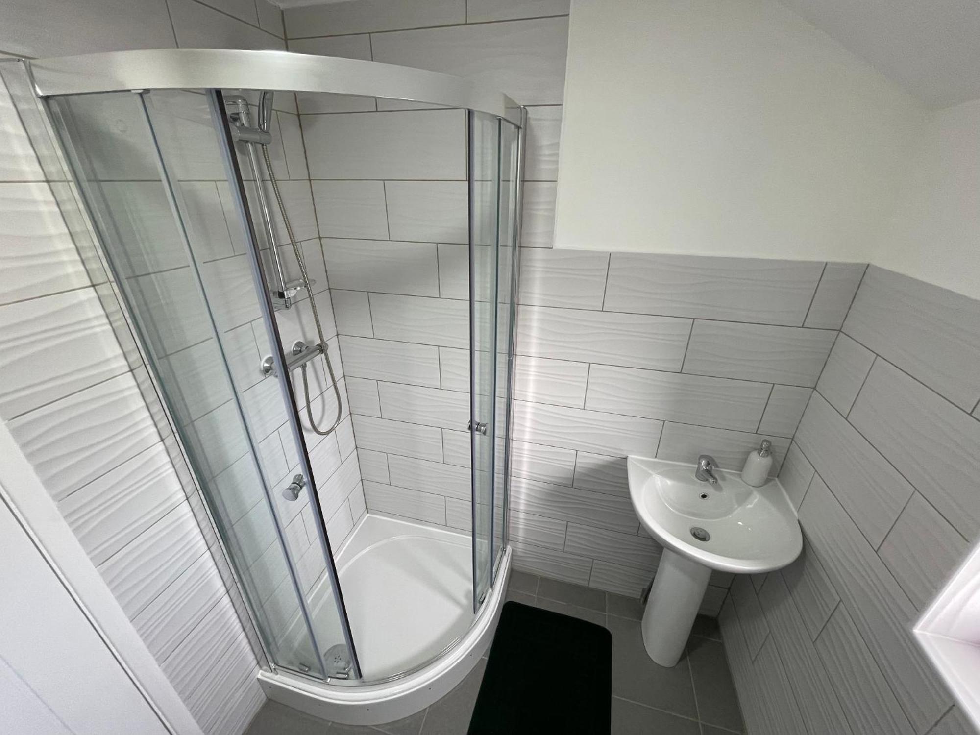 Two Bedroom Central Location Modern Flat Stratford * Londra