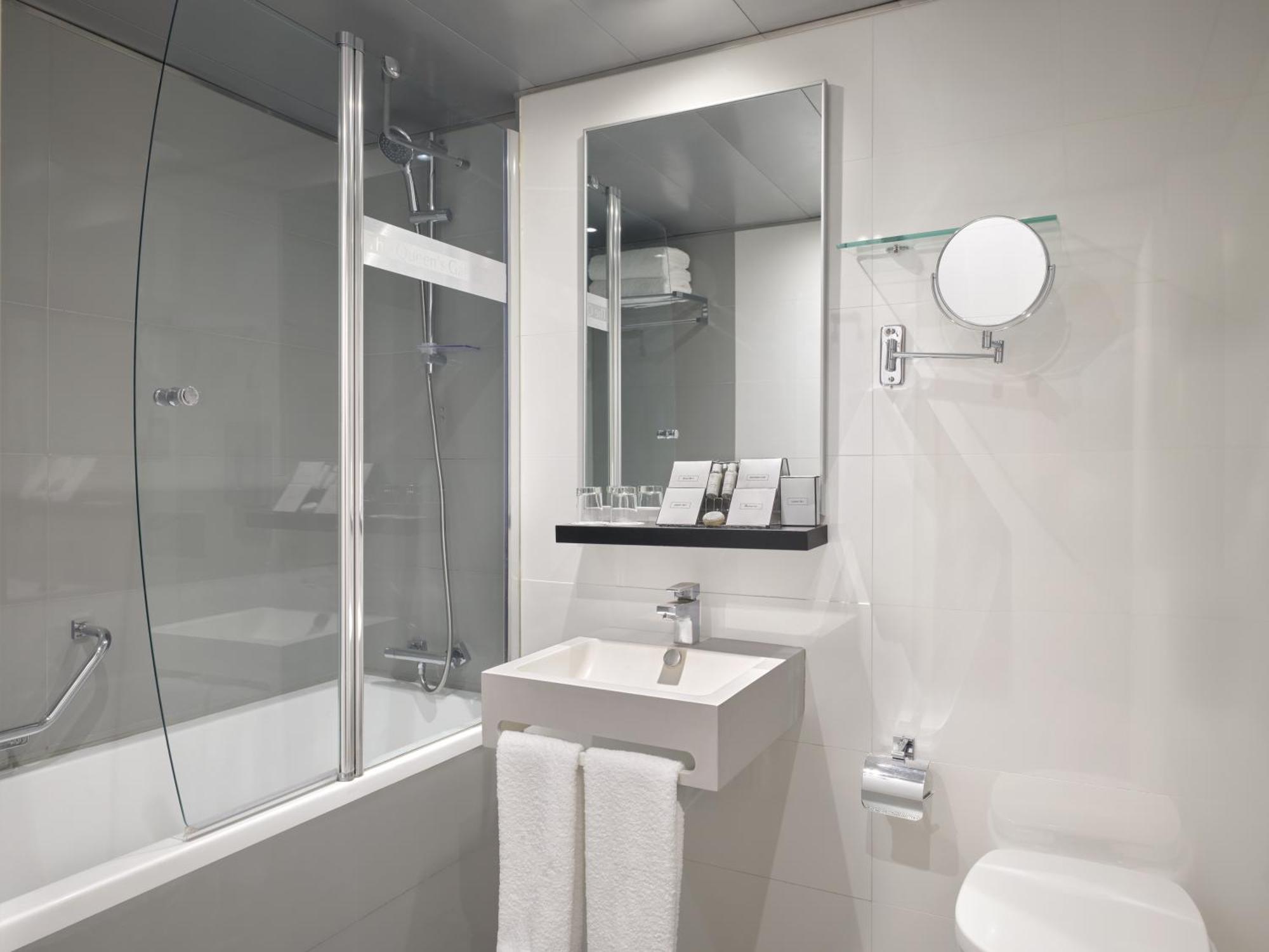 Hotel The Queens Gate 4*