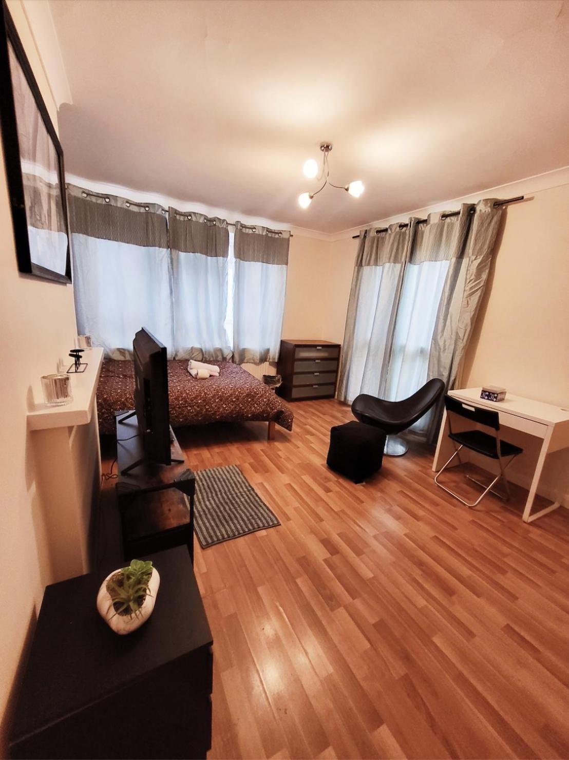 Huge And Affordable 3 Bedroom Flat In Hammersmith For 7 People With Welcome Breakfast Lejlighed London