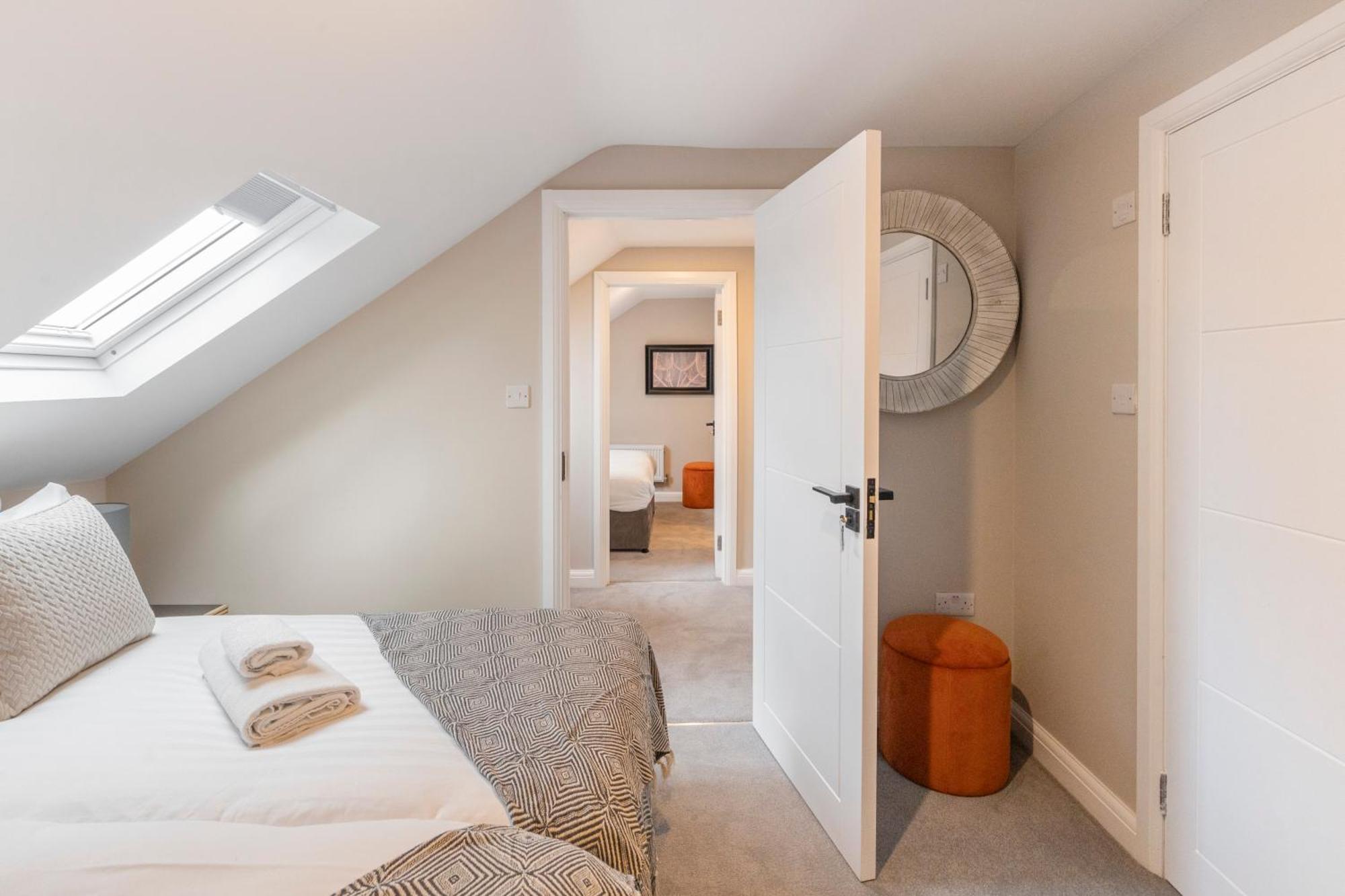 Earthy Elegance Stylish 4br For Urban Escapes Lägenhet *